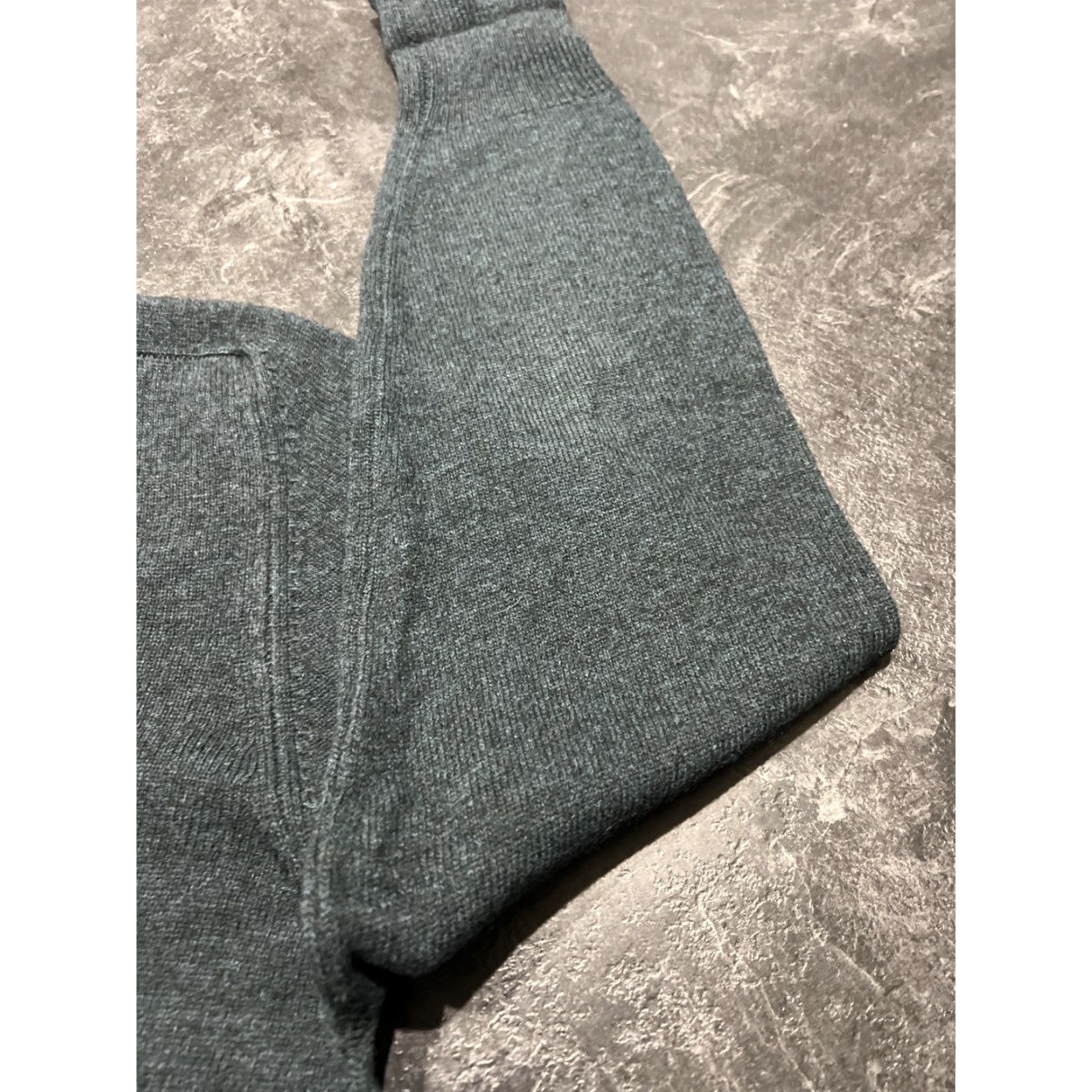 Saks Fifth Avenue Saks Fifth Avenue Sweater V-Neck Pullover Green 38 Men 100% Pure Lambswool Size 38 Regular 변 Size US M / EU 48-50 / 2 - 2 Thumbnail