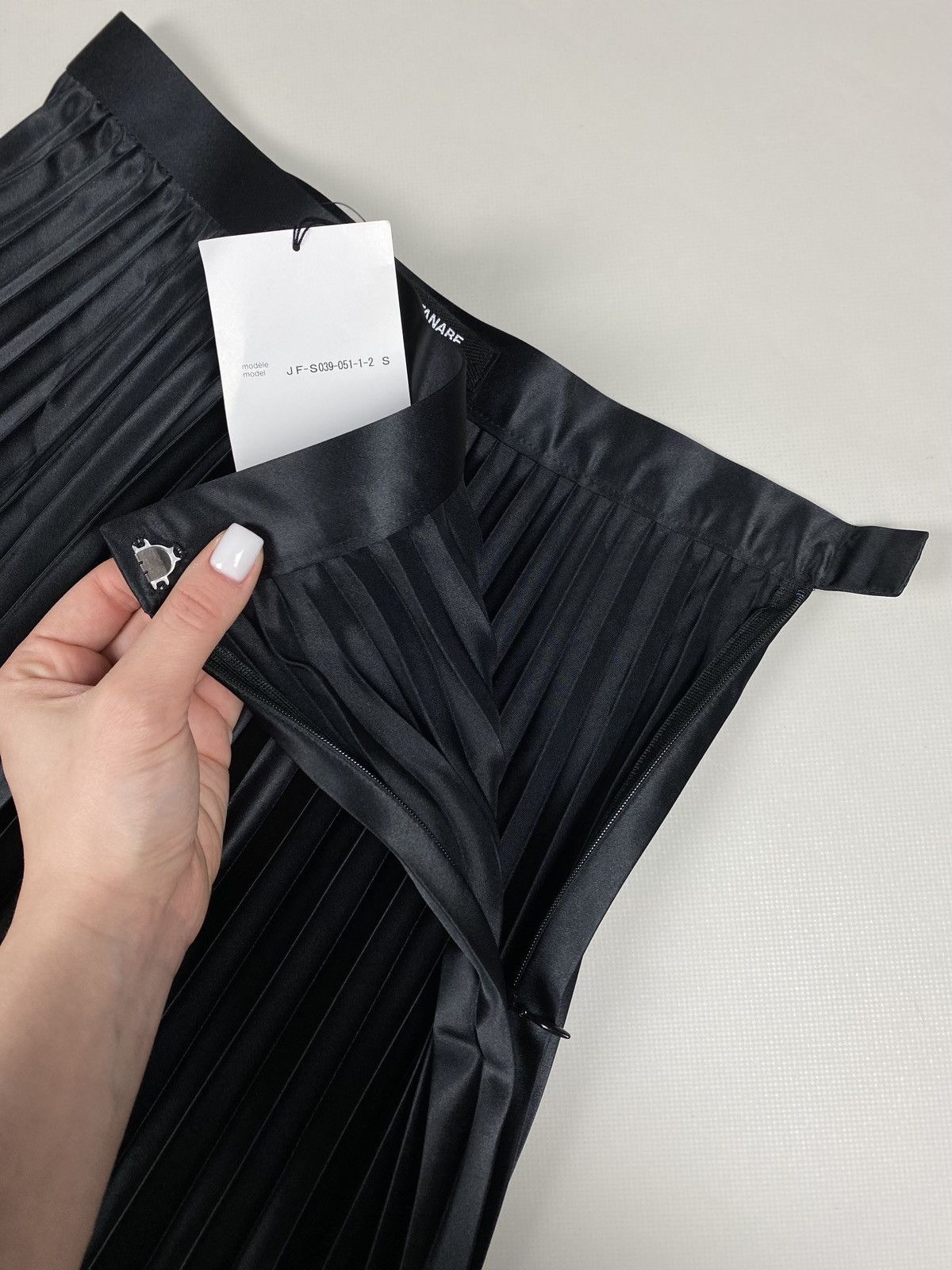 Comme des Garcons BNWT! Junya Watanabe Comme Des Garçons Ladies Pleated Skirt Size 25" / US 0 / IT 36 - 9 Thumbnail