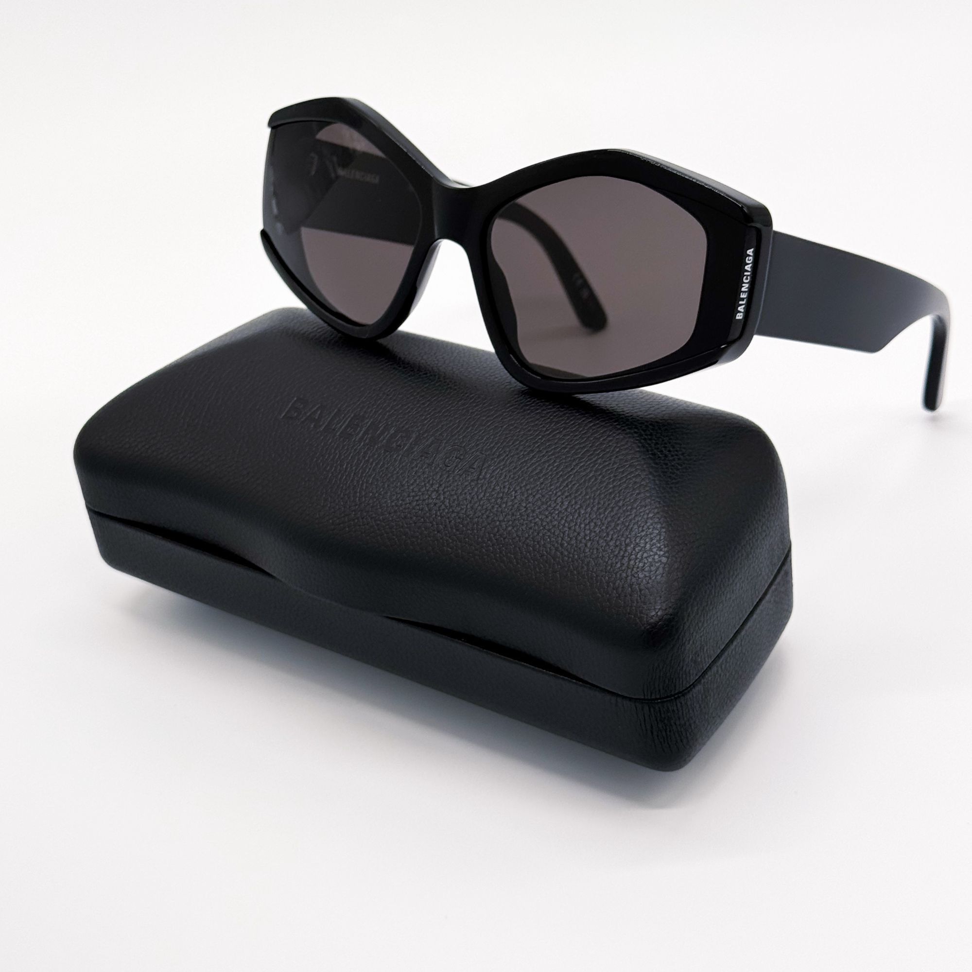 Balenciaga NEW BALENCIAGA BB0302S 001 SUNGLASSES BLACK WOMEN EYEWEAR Size ONE SIZE - 1 Thumbnail