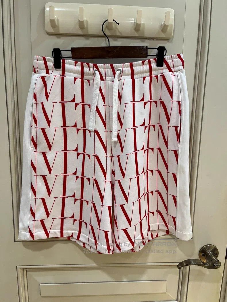 Valentino Valentino Full printed shorts Size US 30 / EU 46 - 2 Thumbnail