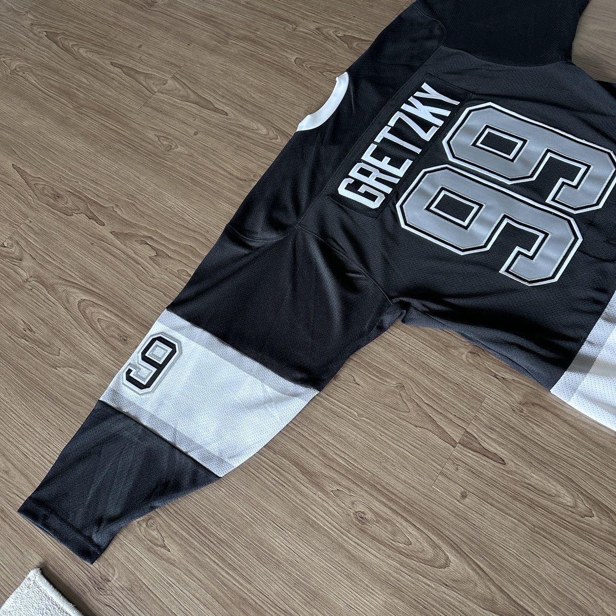 Ccm LA Kings Gretzky CCM Heroes of Hockey Auth Throwback Jersey Size US S / EU 44-46 / 1 - 5 Thumbnail