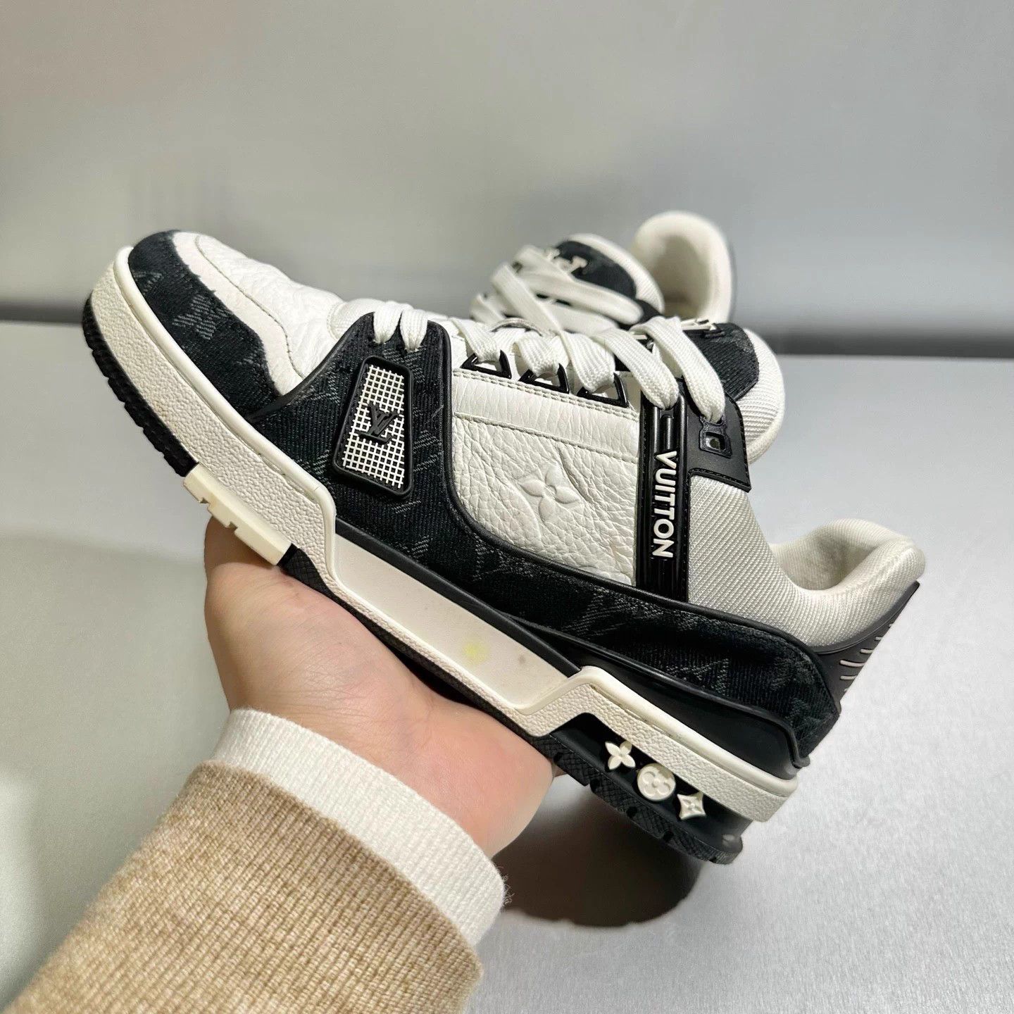 Louis Vuitton Louis Vuitton Black & White Denim Jeans US5.5 EU39.5 Size US 5.5 / IT 35.5 - 9 Thumbnail