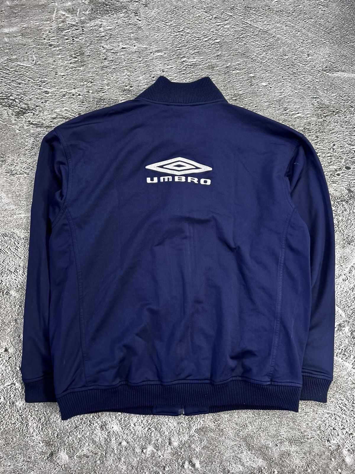 Umbro Umbro vintage track jacket zip sweatshirt navy big logo Y2K Size US L / EU 52-54 / 3 - 9 Thumbnail