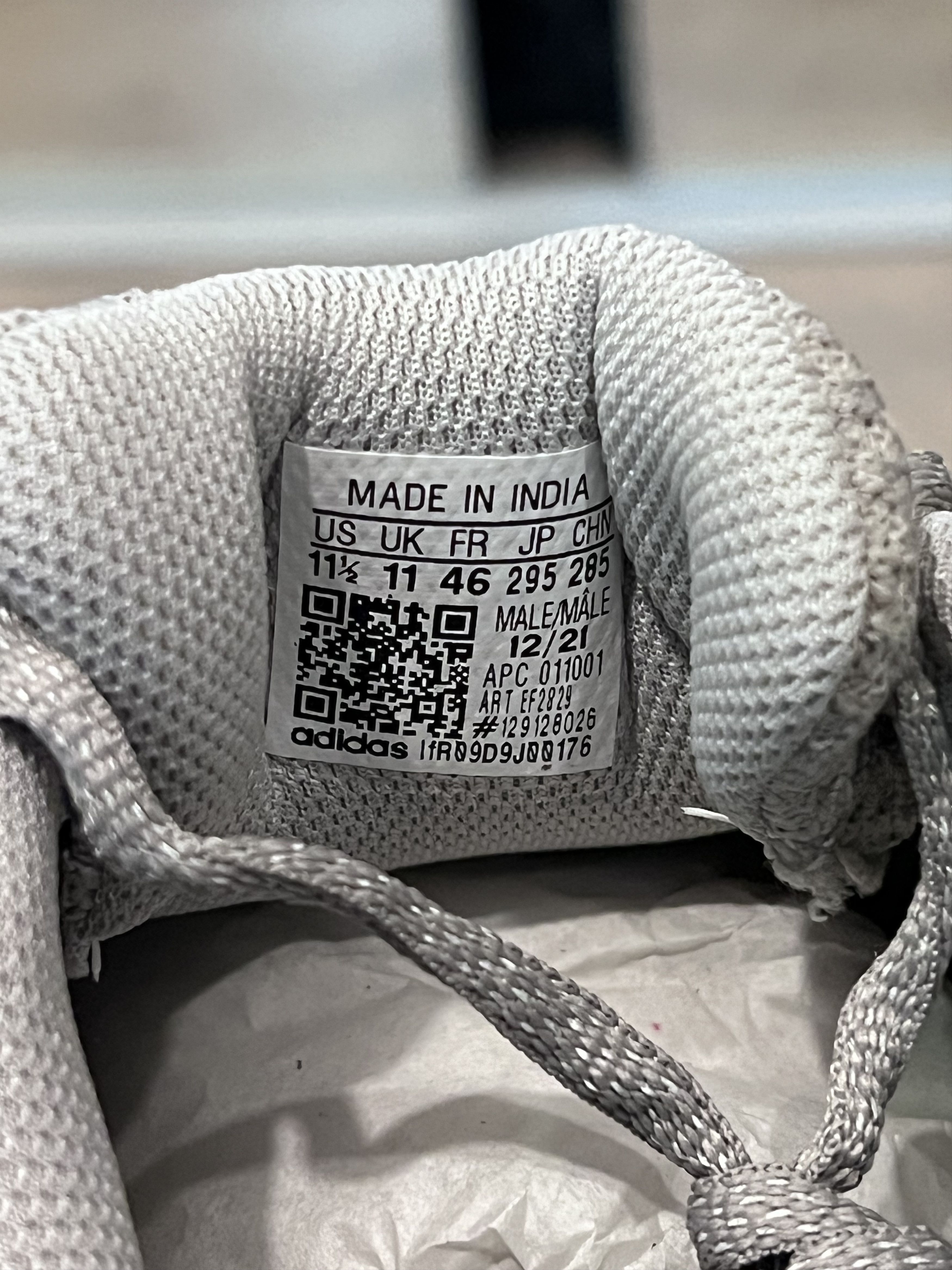 Adidas × Kanye West Adidas Yeezy Boost 700 V2 STATIC Size US 11.5 / EU 44-45 - 6 Thumbnail