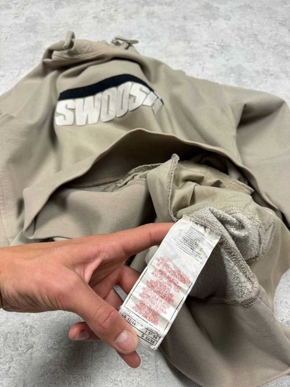 Nike Vintage Nike Swoosh Beige Hoodie Big Logo Size US L / EU 52-54 / 3 - 11 Thumbnail