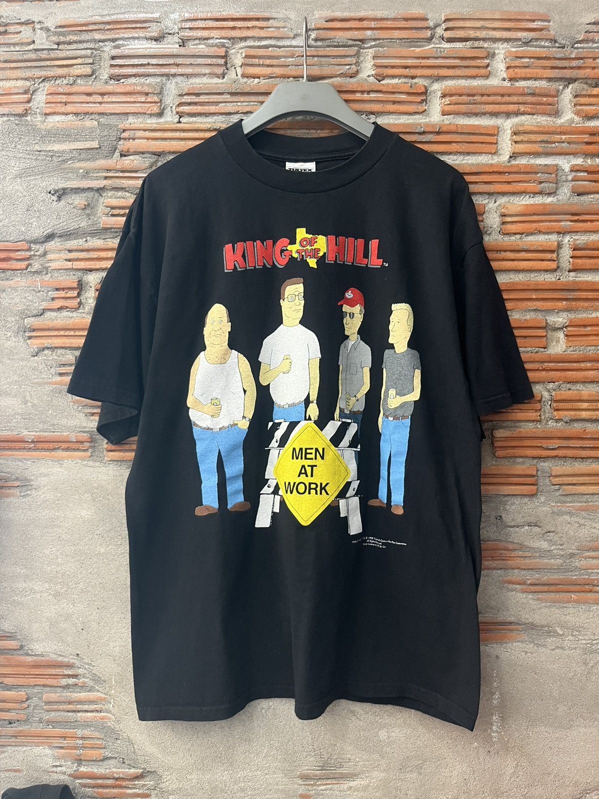 Arts & Science Vntage KING OF THE HILL Men at Work 1998’s Tshirt Size US XL / EU 56 / 4 - 2 Thumbnail