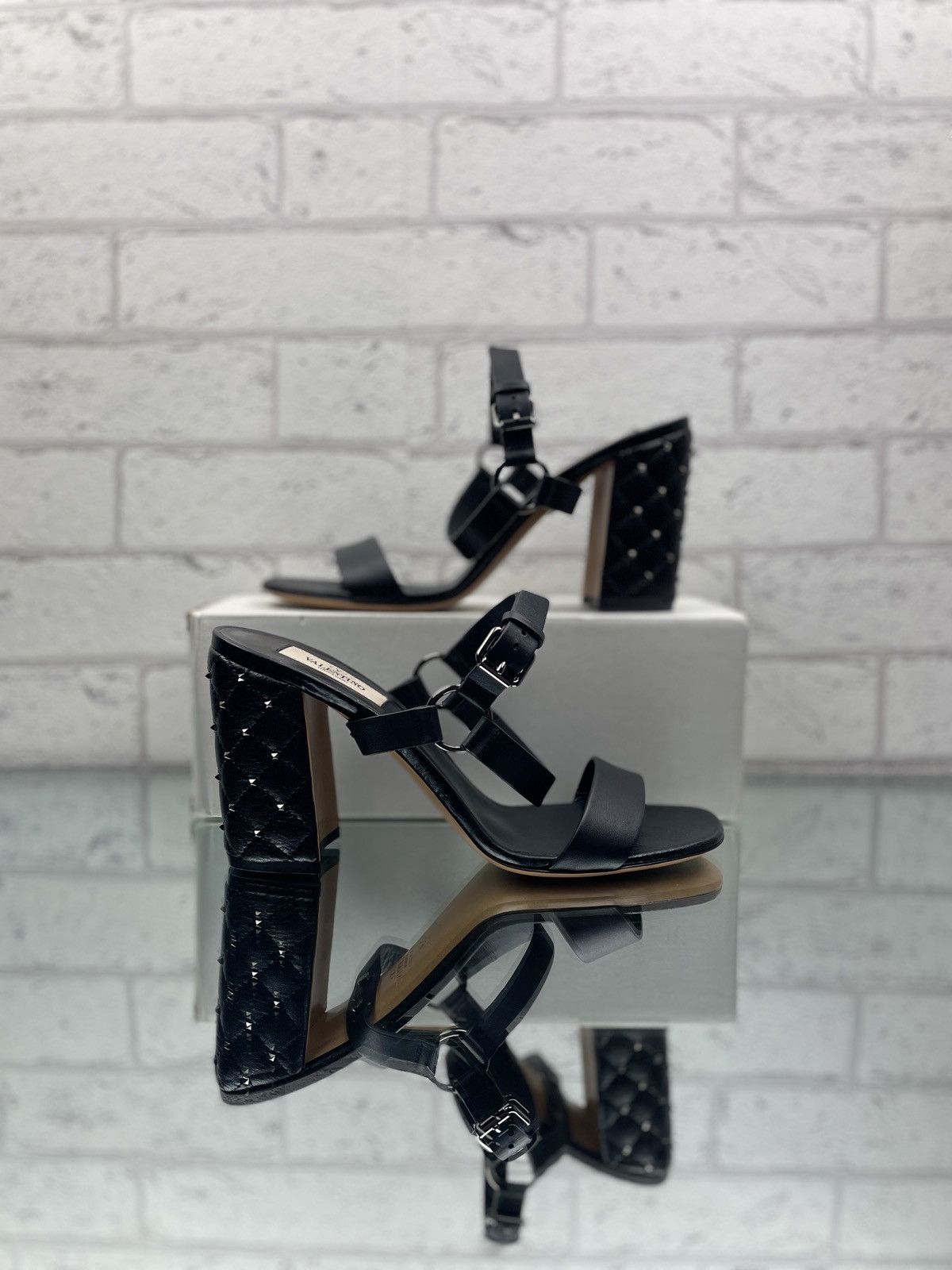Valentino VALENTINO GARAVANI Black leather sandals 39 size 24-24.5 st Size US 8 / IT 38 - 2 Thumbnail