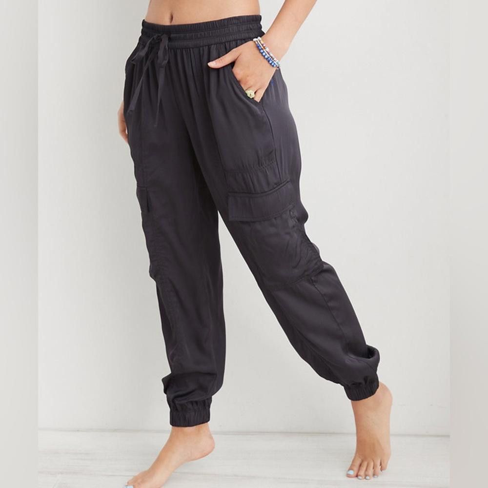 Designer aerie l Black Satin Cargo Joggers Small Size 28" / US 6 / IT 42 - 1 Thumbnail