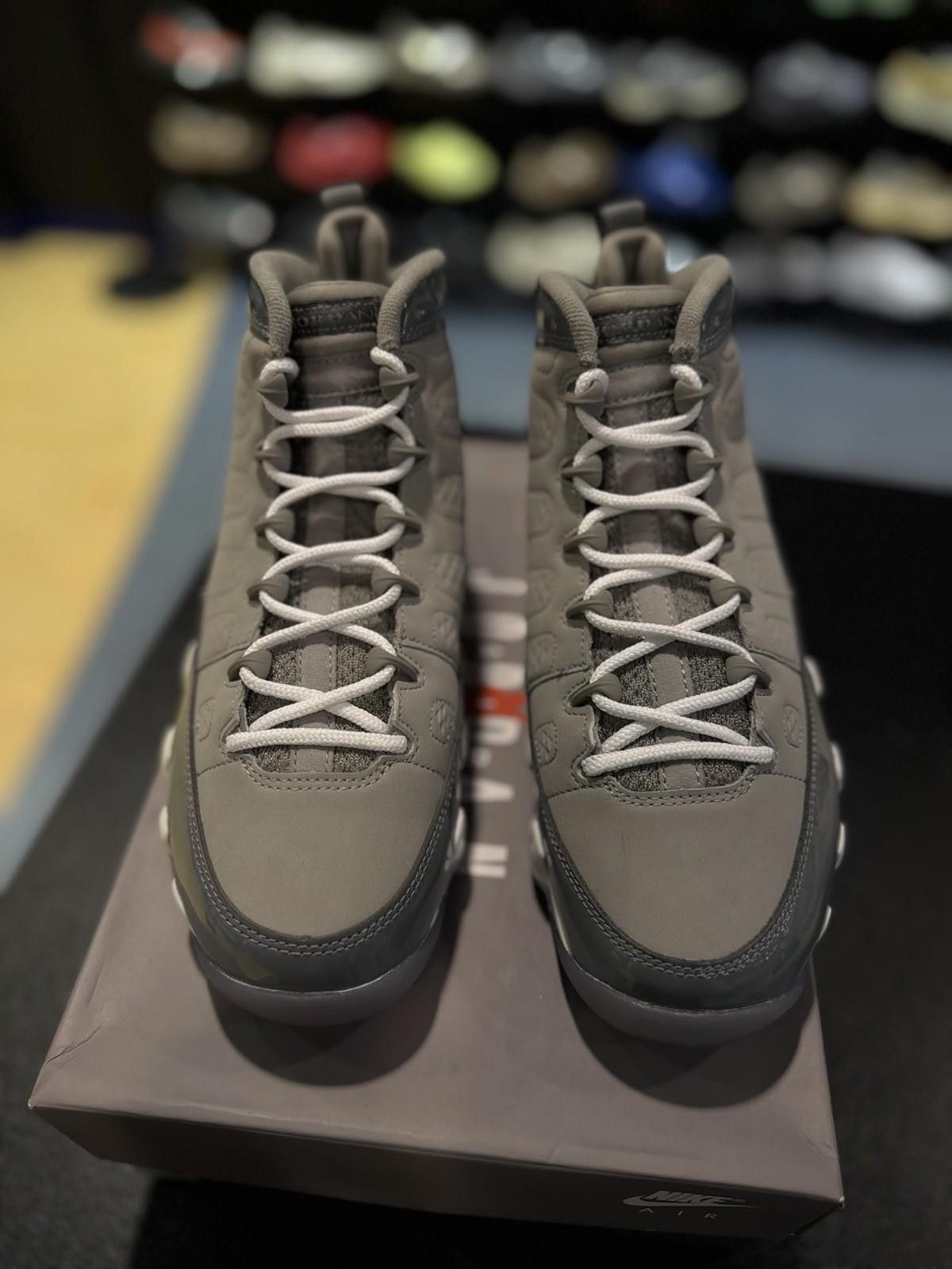 Jordan Brand Air Jordan 9 Retro (GS) Medium Grey/Cool Grey-White 7Y/8.5W Size US 7 / EU 40 - 6 Thumbnail