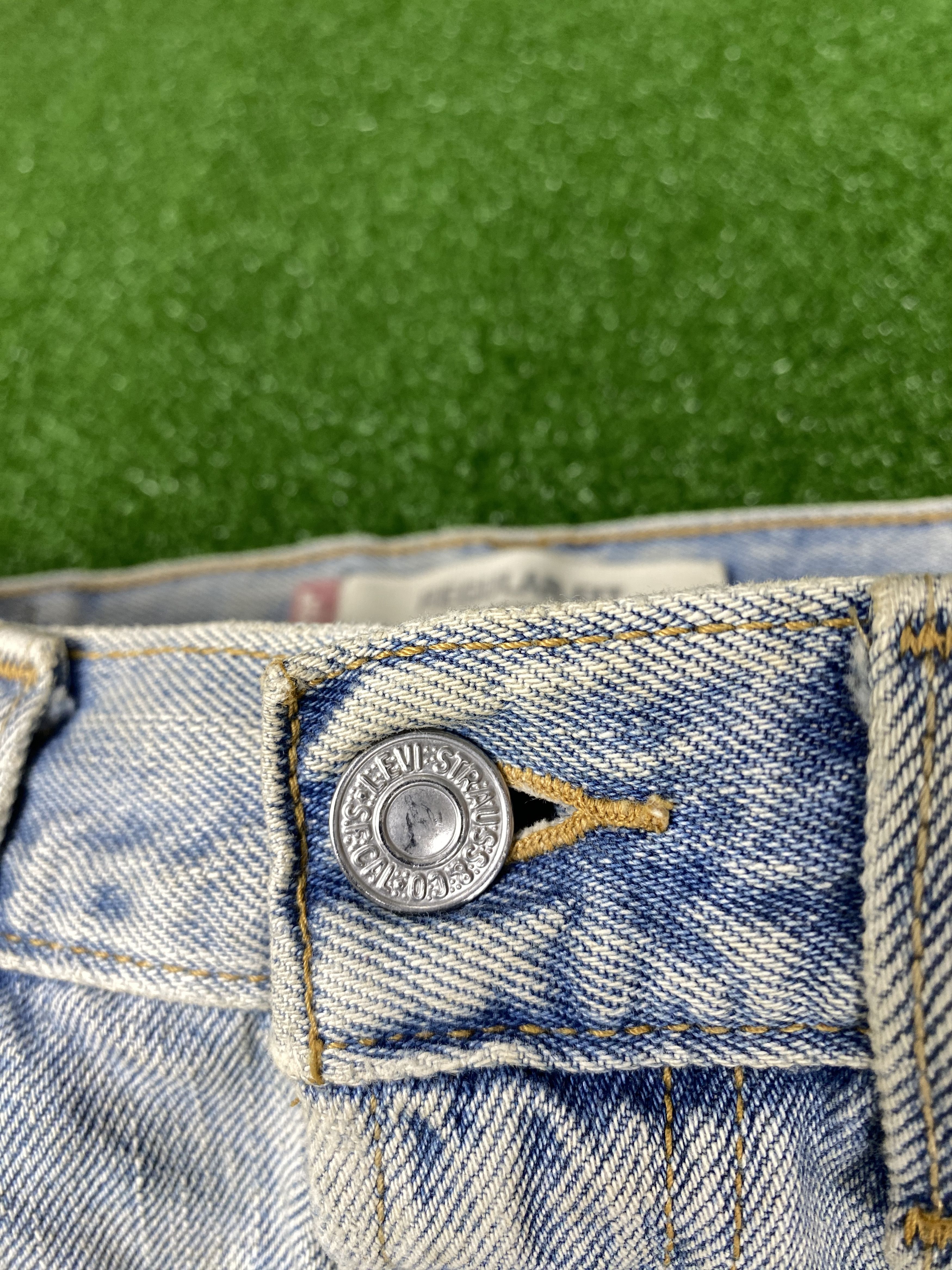 Levi's × Vintage Vintage Levi's 505 Distressed Denim Mid wash Jeans Size US 31 - 4 Thumbnail