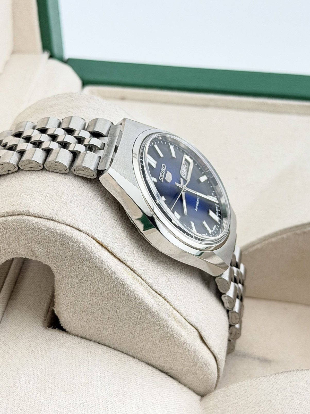 Seiko Vintage Seiko 5 Automatic Blue Dial Wristwatch Japan Watch Size 36 - 4 Thumbnail