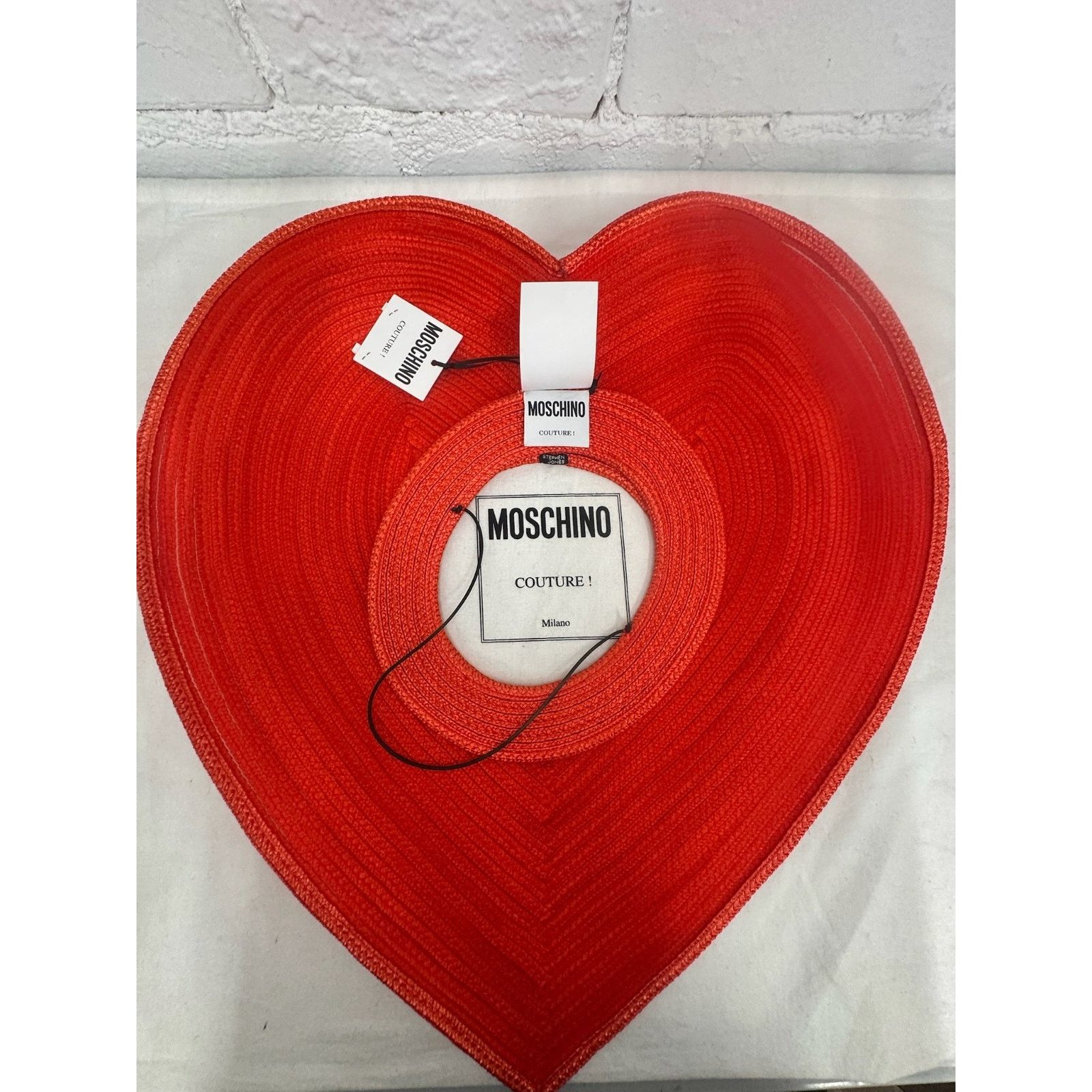 Moschino RUNWAY SS23 MOSCHINO Couture x Stephen Jones Rafia Heart Hat Size ONE SIZE - 7 Thumbnail
