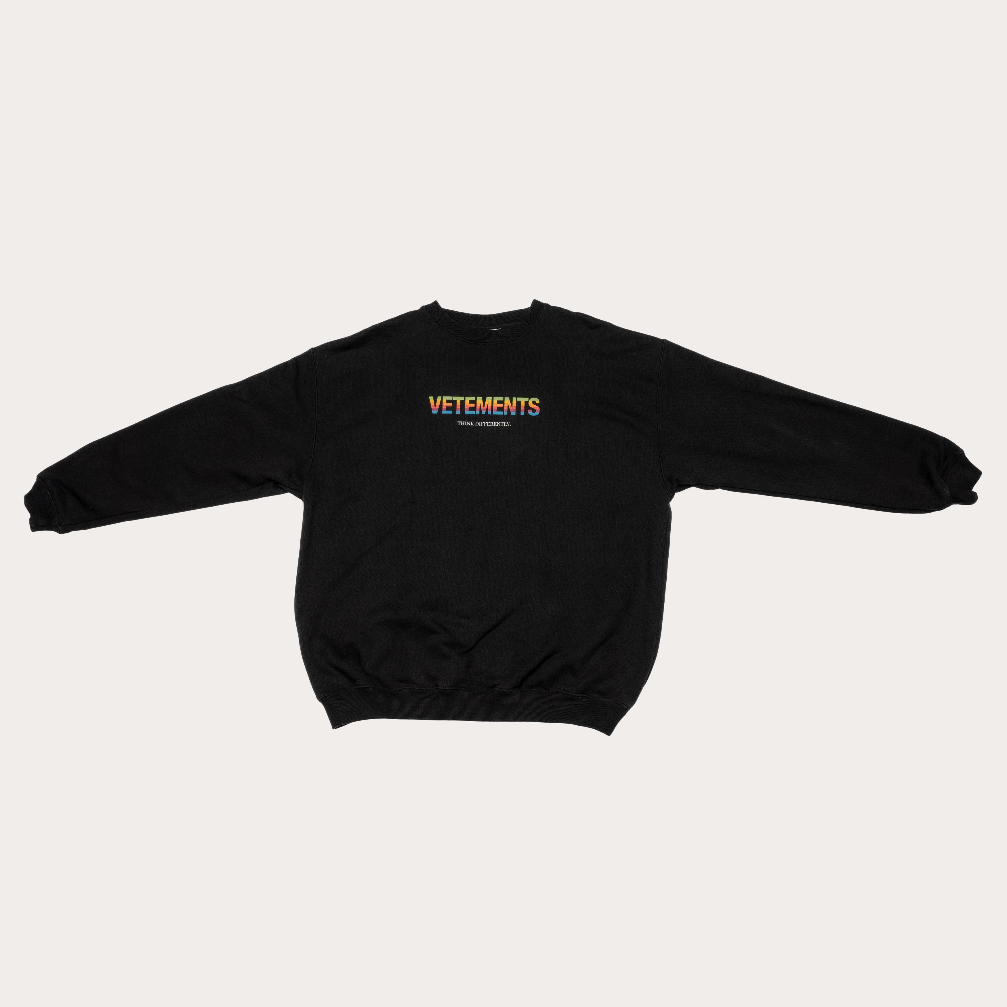 Vetements Vetements Think Differently Apple Crewneck Size US L / EU 52-54 / 3 - 2 Thumbnail