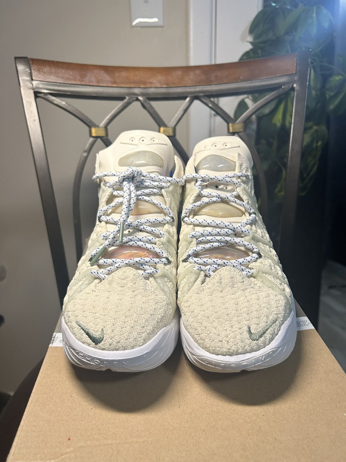 Nike LEBRON XVIII Size US 5.5 / EU 38 - 6 Thumbnail