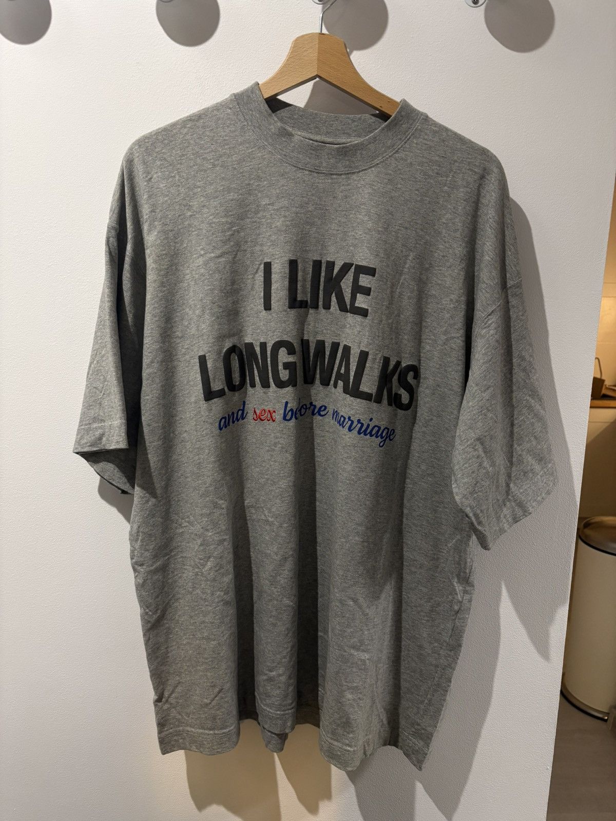 Vetements Vetemenets t shirt i like long walks limited edition Size US XS / EU 42 / 0 - 1 Thumbnail