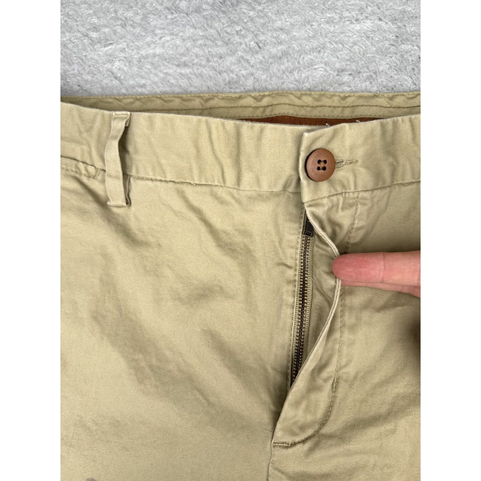 Tommy Bahama Tommy Bahama Shorts Mens 36 Chino Flat Front Zip Fly Casual Beige Paint Stains Size US 36 / EU 52 - 6 Thumbnail