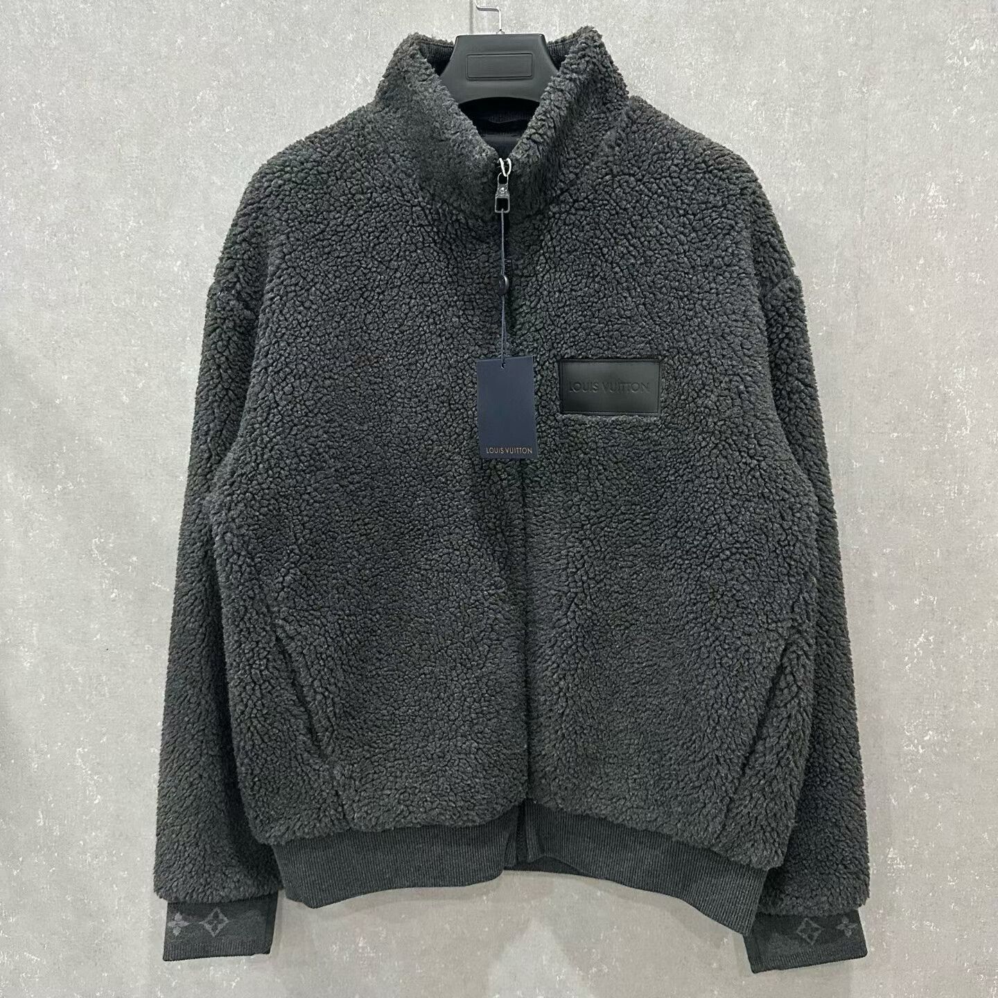 Louis Vuitton louis vuitton teddy fleece coat size xl Size US XL / EU 56 / 4 - 1 Thumbnail