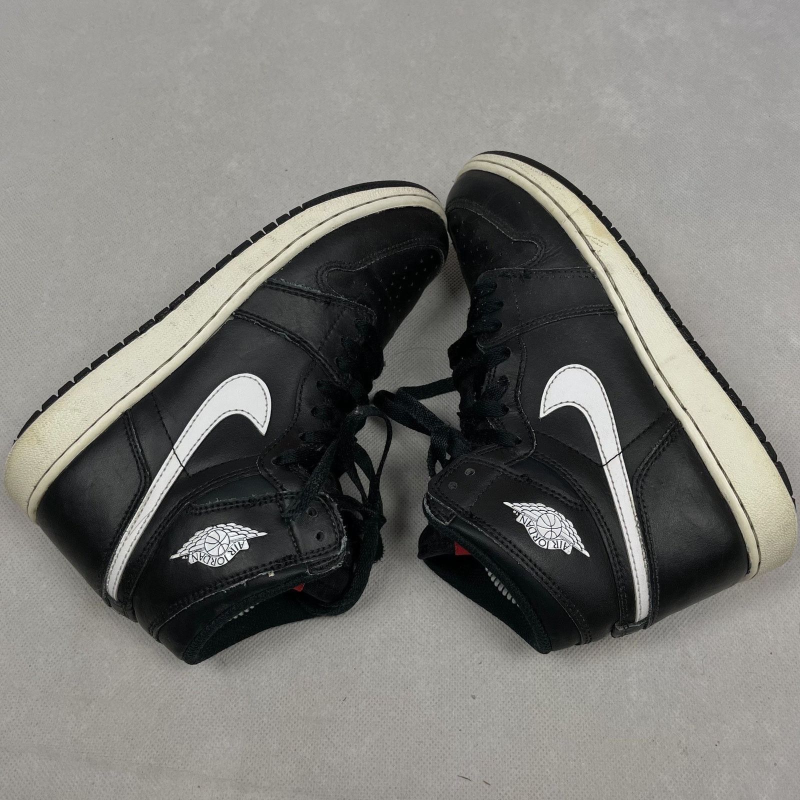 Nike Nike Air Jordan 1 Retro High OG BG 575441-011 Black Shoes 5 Size US 5 / EU 37 - 4 Thumbnail