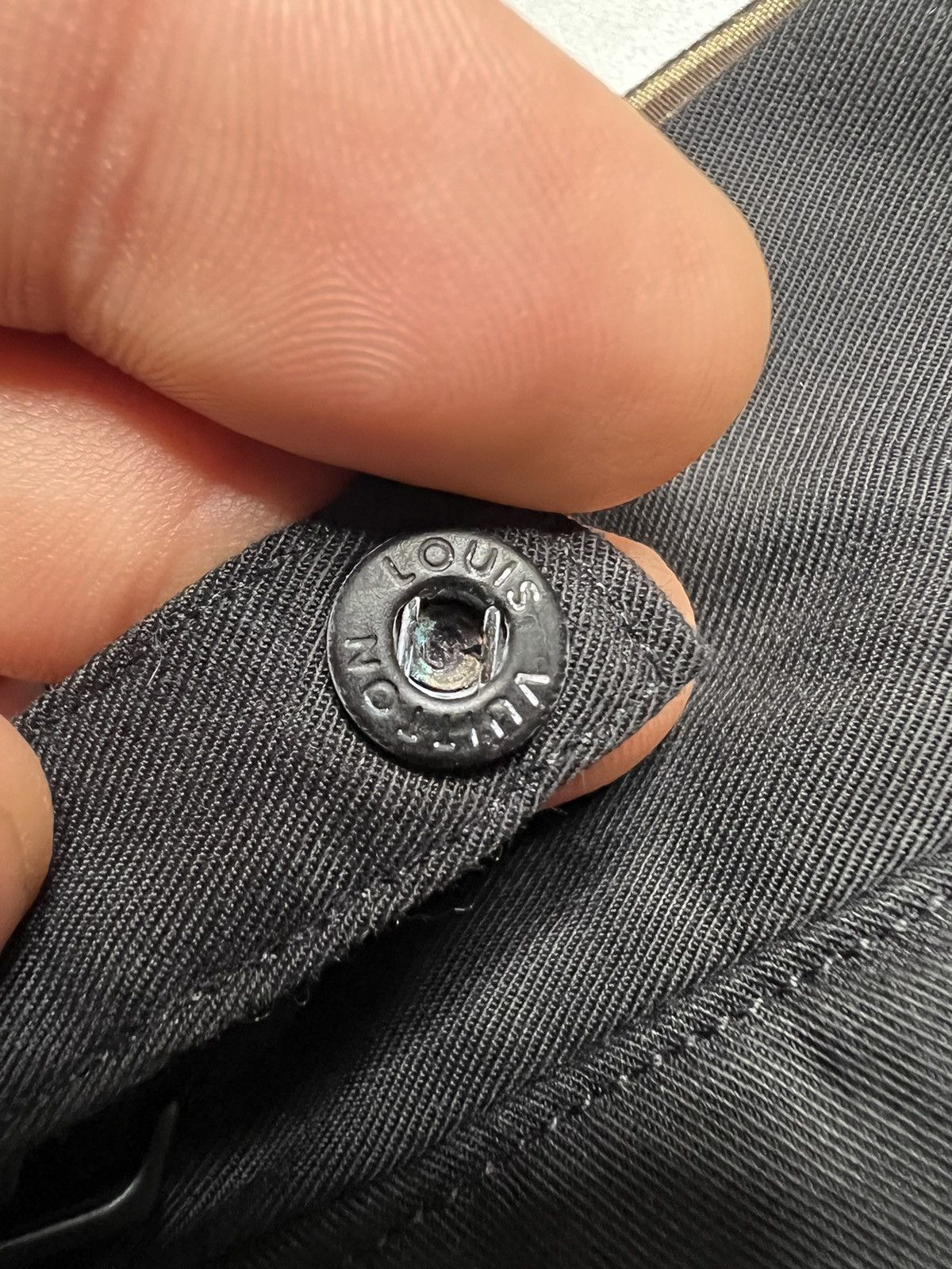 Louis Vuitton Grail Louis Vuitton Matte Black LV Logo waist buckle Trouser Size US 34 / EU 50 - 8 Thumbnail