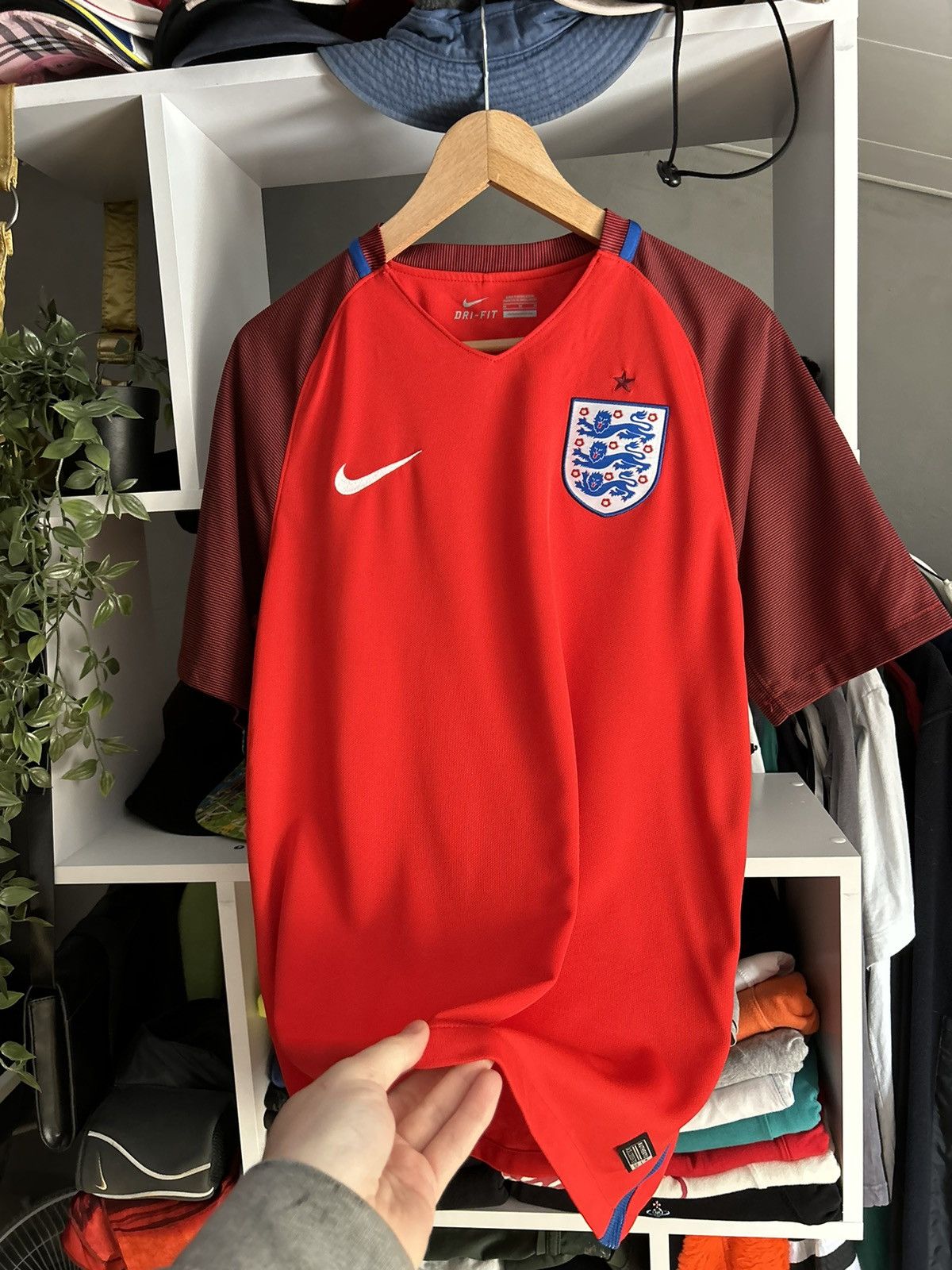 Nike Nike England 2016/17 away soccer jersey Size US M / EU 48-50 / 2 - 5 Thumbnail