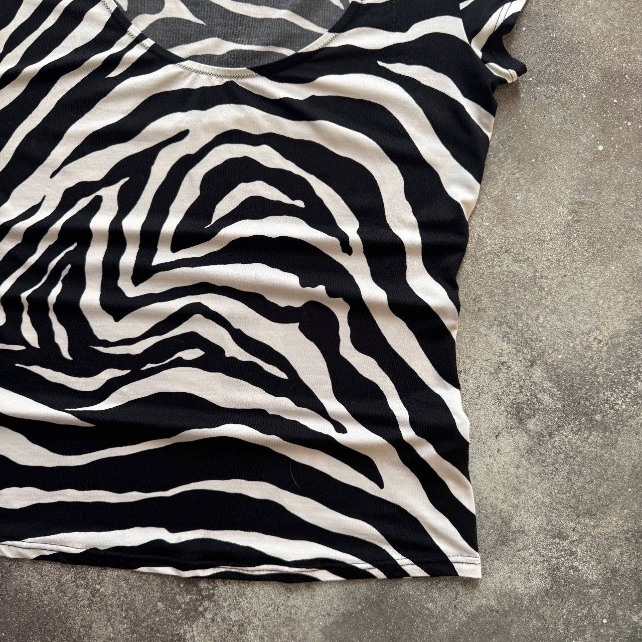 Dolce & Gabbana Dolce & Gabbana Vintage Zebra Print T-Shirt Size L / US 10 / IT 46 - 6 Thumbnail