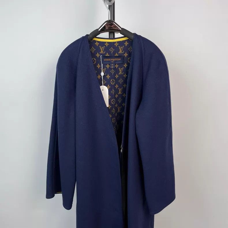 Louis Vuitton Louis Vuitton Navy blue long coat with presbyopia printed Size S / US 4 / IT 40 - 4 Thumbnail
