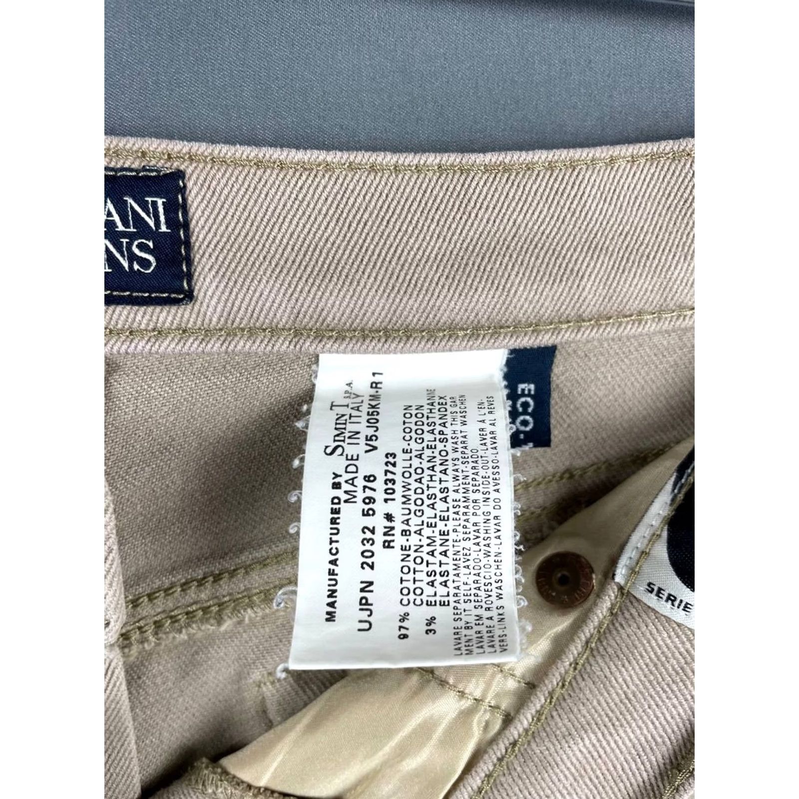 Vintage Armani Jeans Pants Men Beige Cotton Comfort Straight Leg Chino Button Fly Size US 35 - 7 Thumbnail