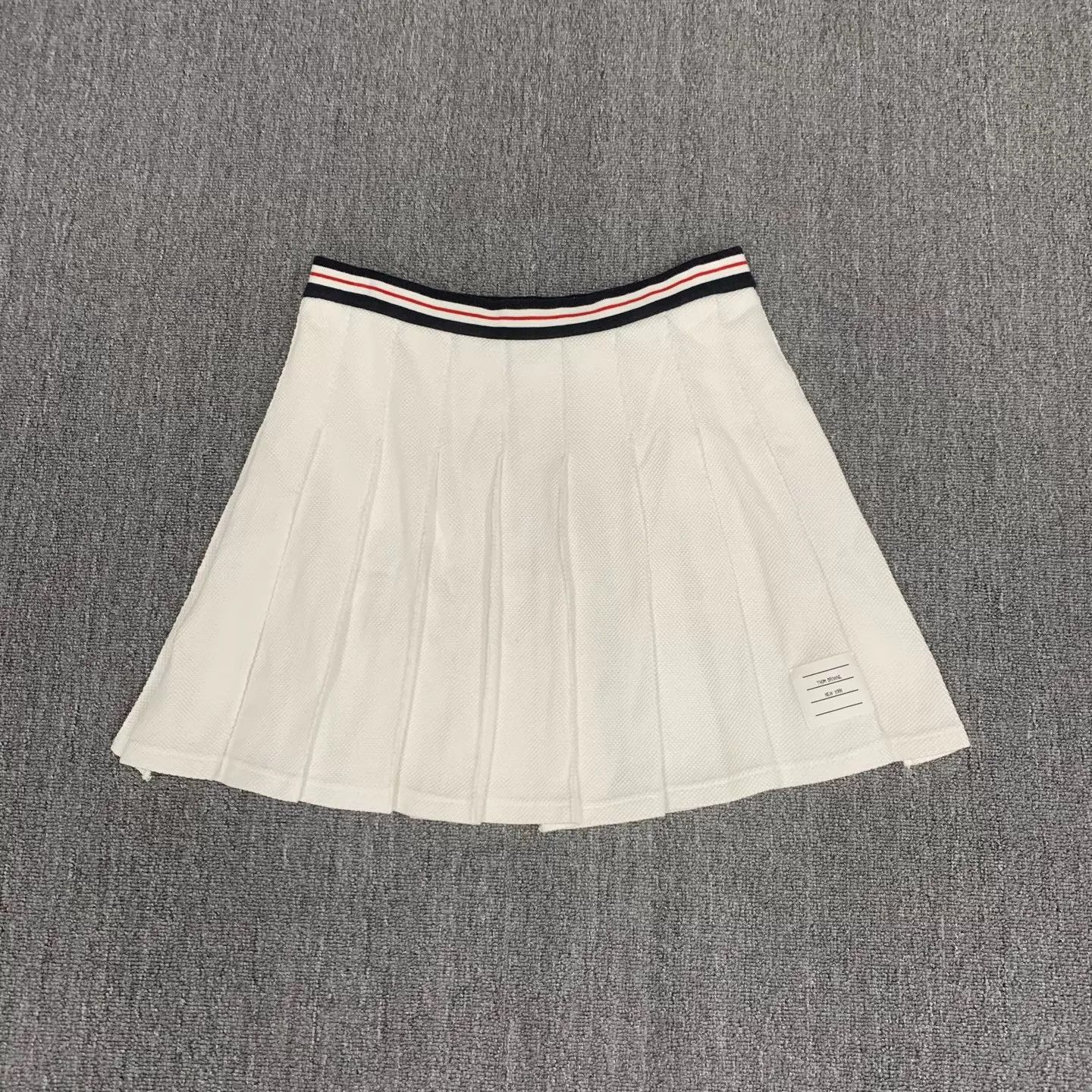 Thom Browne THOM BROWNE TB White Pleated Skirt 44 95 New Size 30" / US 8 / IT 44 - 1 Thumbnail