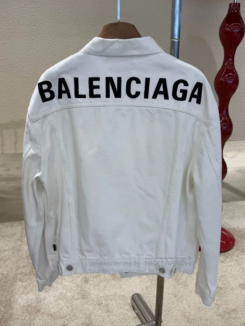 Balenciaga Balenciaga Back Letter Logo Embroidered Stone Washed White Size XS / US 0-2 / IT 36-38 - 1 Thumbnail