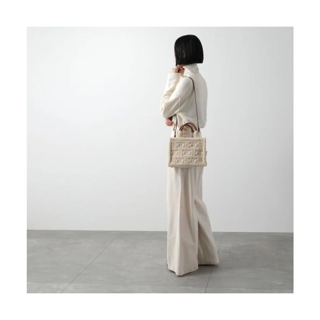 Celine o1w1db11225 199163FK5 Size: OS / Small Cabas Thais Bag Beige Size ONE SIZE - 2 Thumbnail