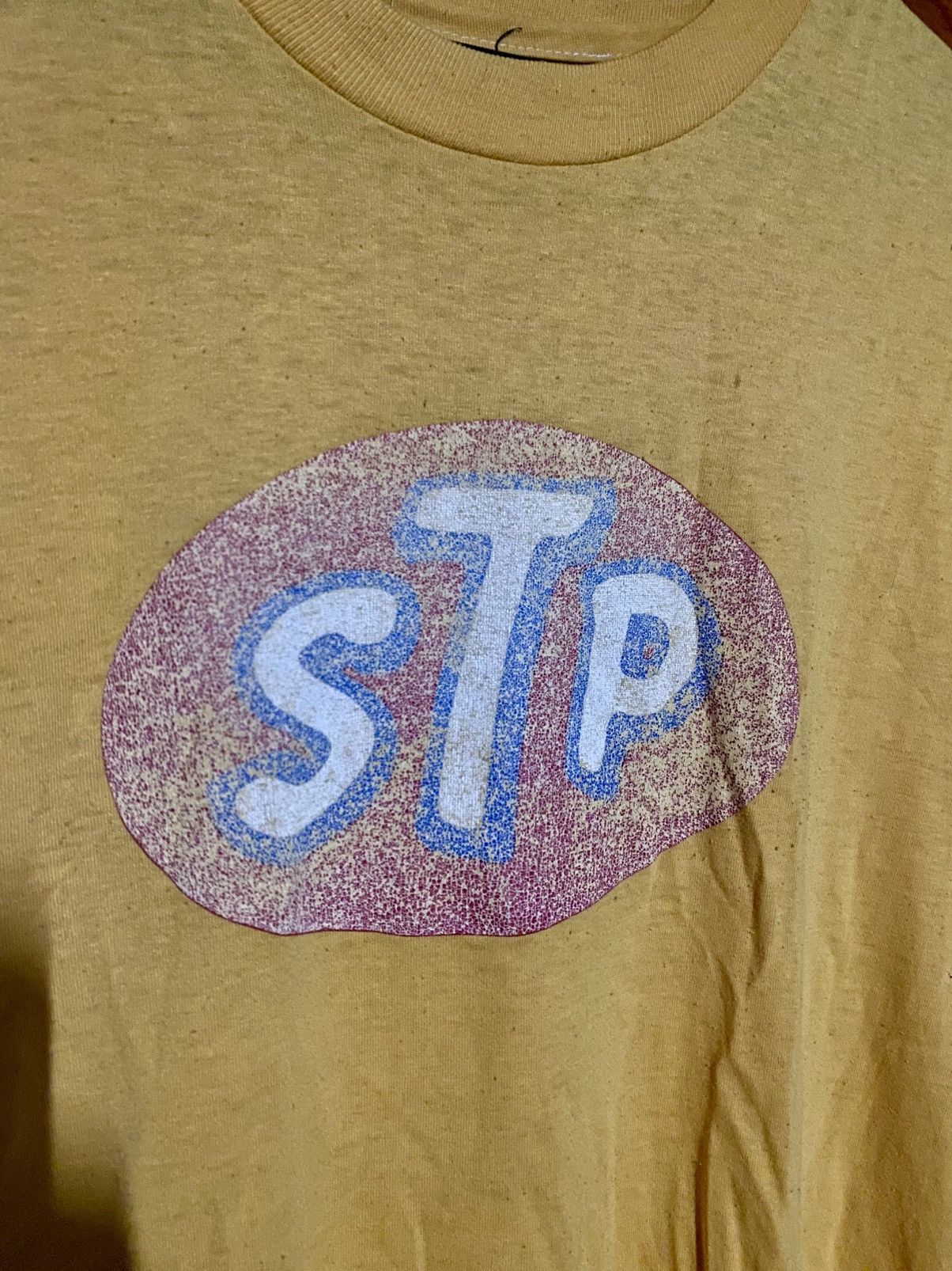 Vintage Vintage STP Racing Logo Yellow T-Shirt | Distressed Graphic Size US M / EU 48-50 / 2 - 6 Thumbnail