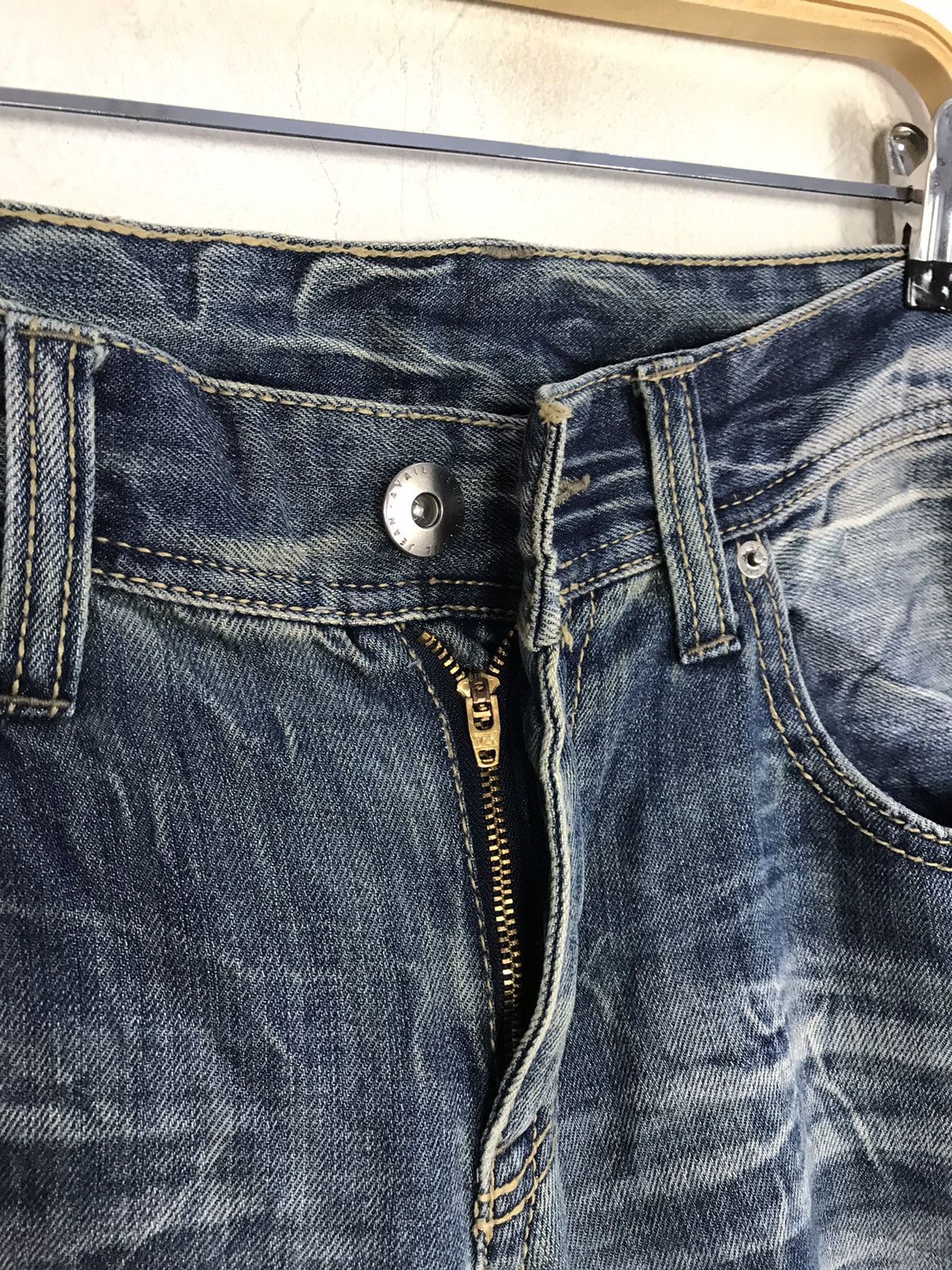 Japanese Brand Avail Garde Jean Faded Denim Straight Cut Fits Size 31 Size US 31 - 5 Thumbnail