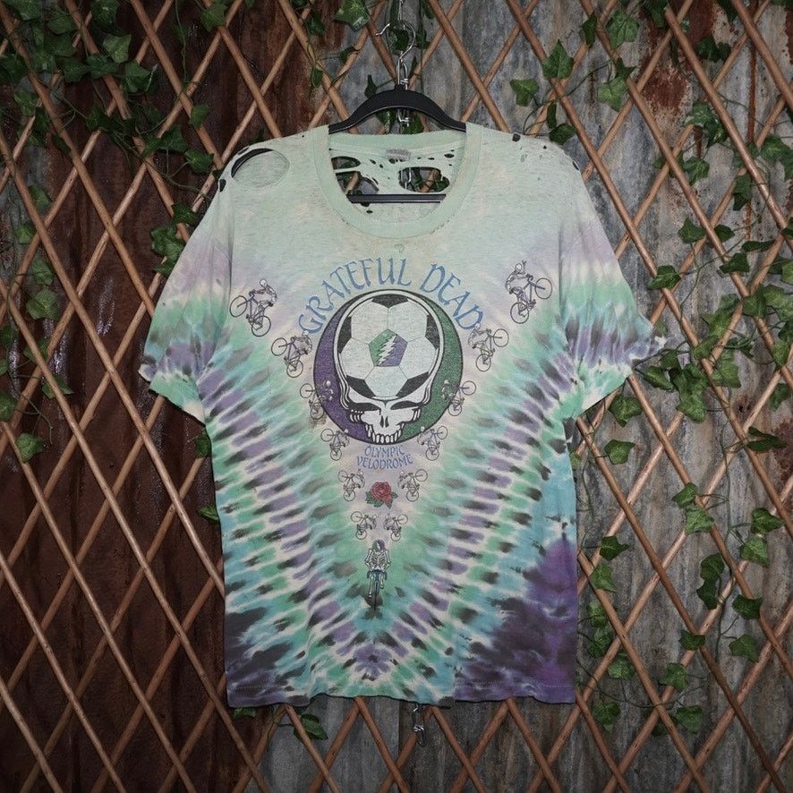 Fruit Of The Loom Large -Vintage 1990s Grateful Dead soccer distressed t-shirt Size US L / EU 52-54 / 3 - 1 Thumbnail