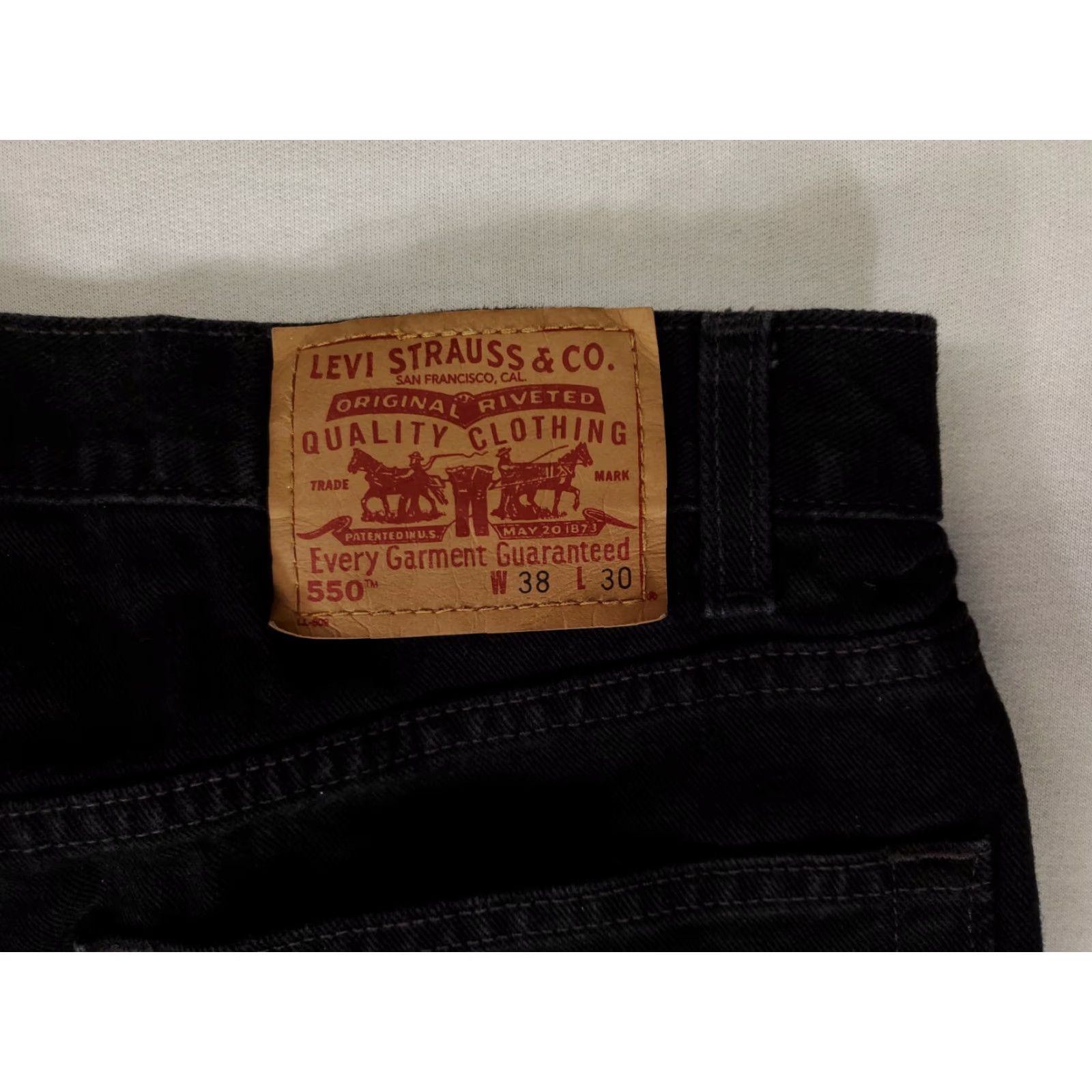 Levi's VINTAGE Levi's 550 Jeans Black Relaxed Fit Mens 36x30 / 38x30 Actual Size US 36 / EU 52 - 3 Thumbnail