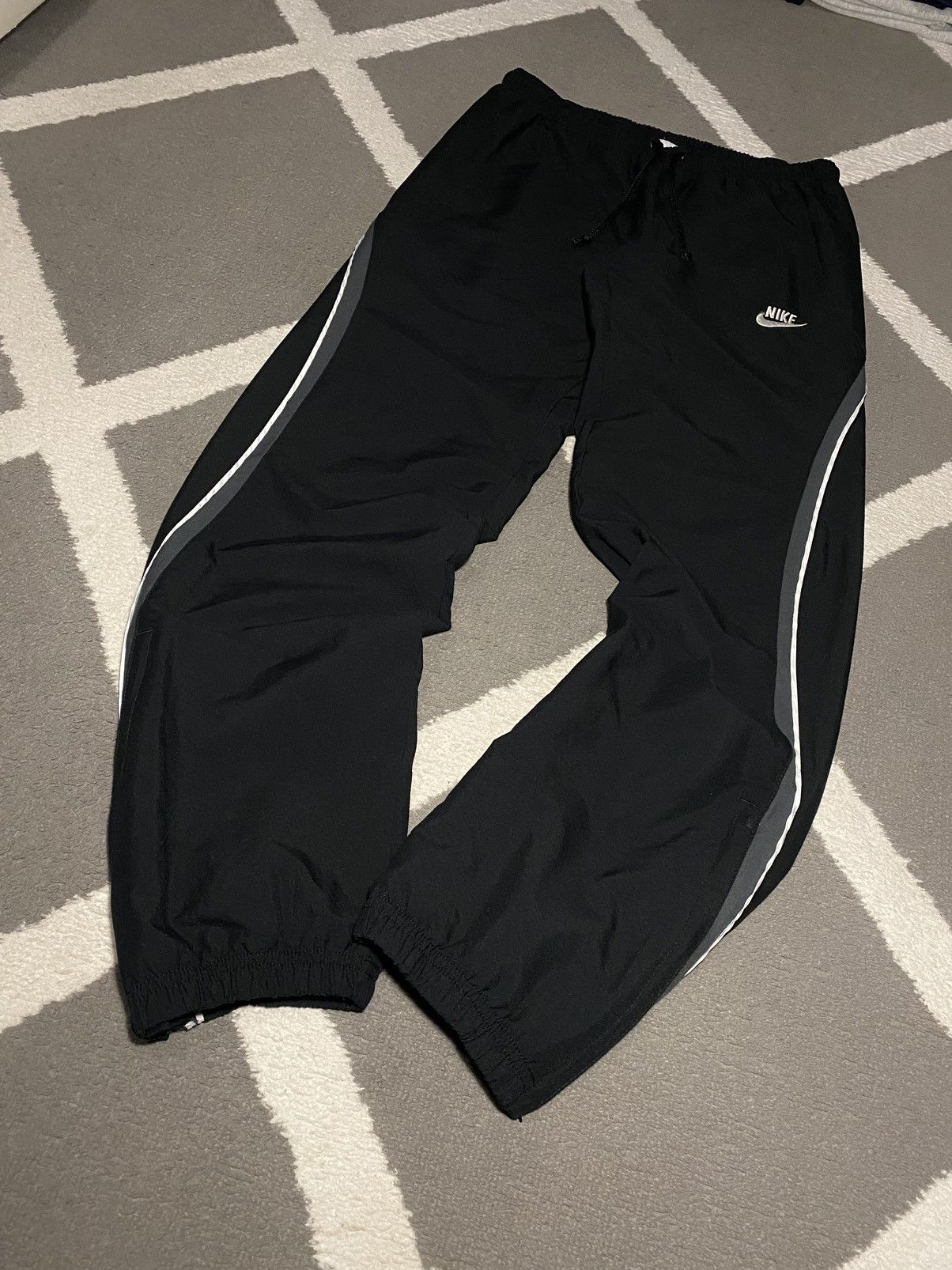 Nike × Vintage Vintage 00’s Y2K Nike Swoosh Parachute Sweatpants Size 26" / US 2 / IT 38 - 7 Thumbnail
