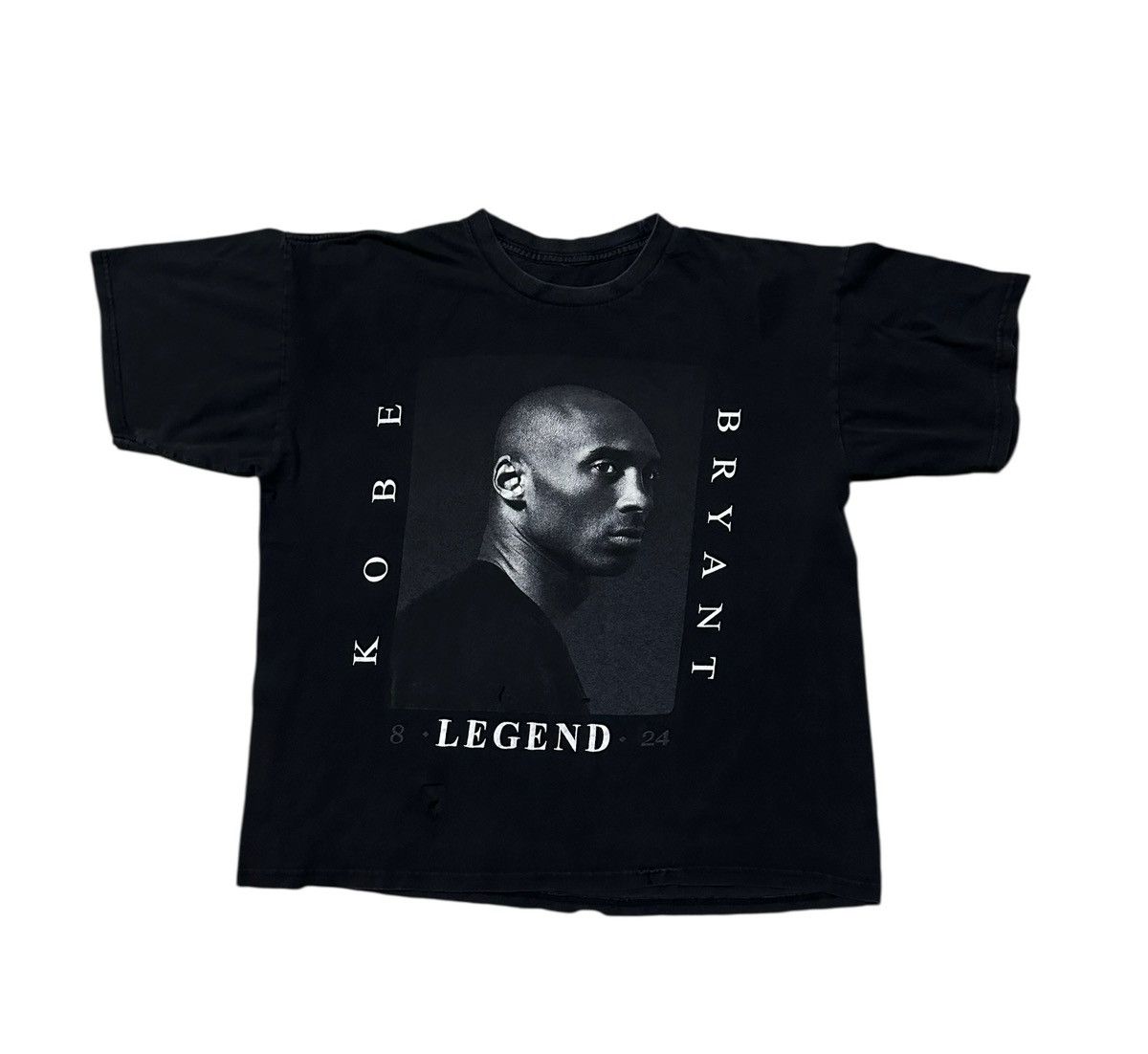 Vintage Vintage Y2k Kobe Briant legend distressed tshirt Size US L / EU 52-54 / 3 - 1 Thumbnail