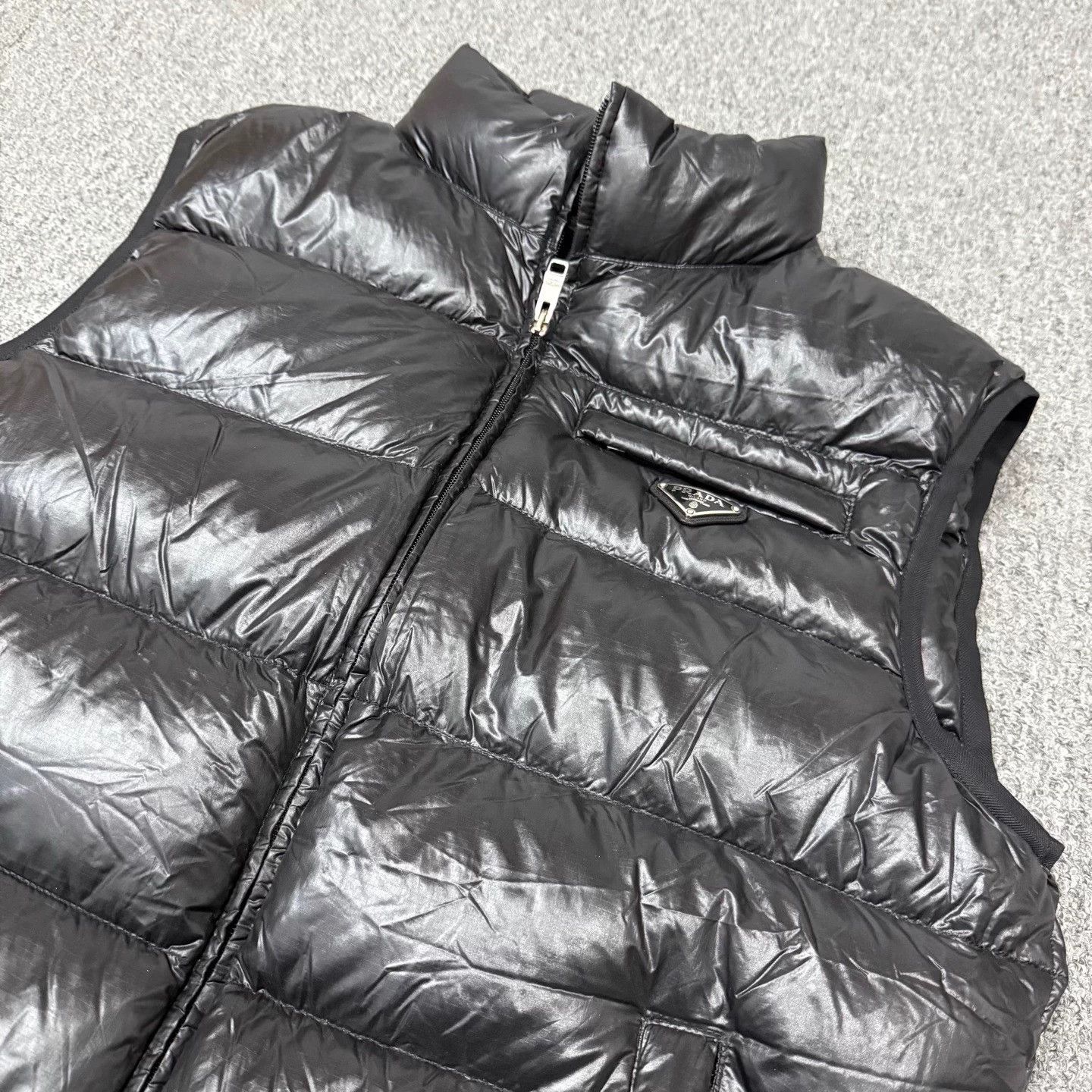 Prada Prada black triangle logo down vest 52 Size US L / EU 52-54 / 3 - 3 Thumbnail