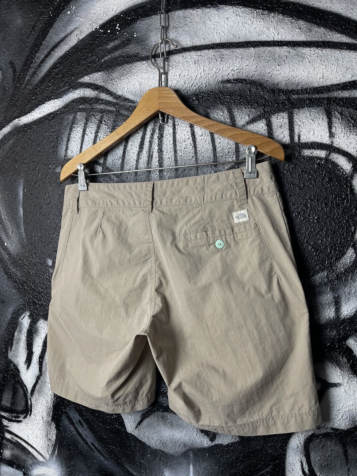 The North Face The North Face Casual Beige Women’s Shorts Size 10 Size 32" / US 10 / IT 46 - 2 Thumbnail