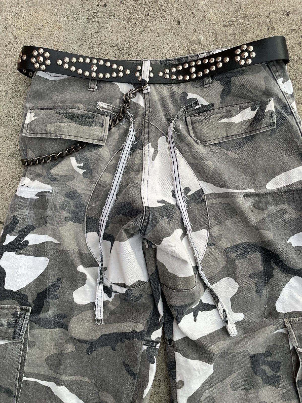 Other Reworked Snow Camo Shorts Size US 35 - 8 Thumbnail