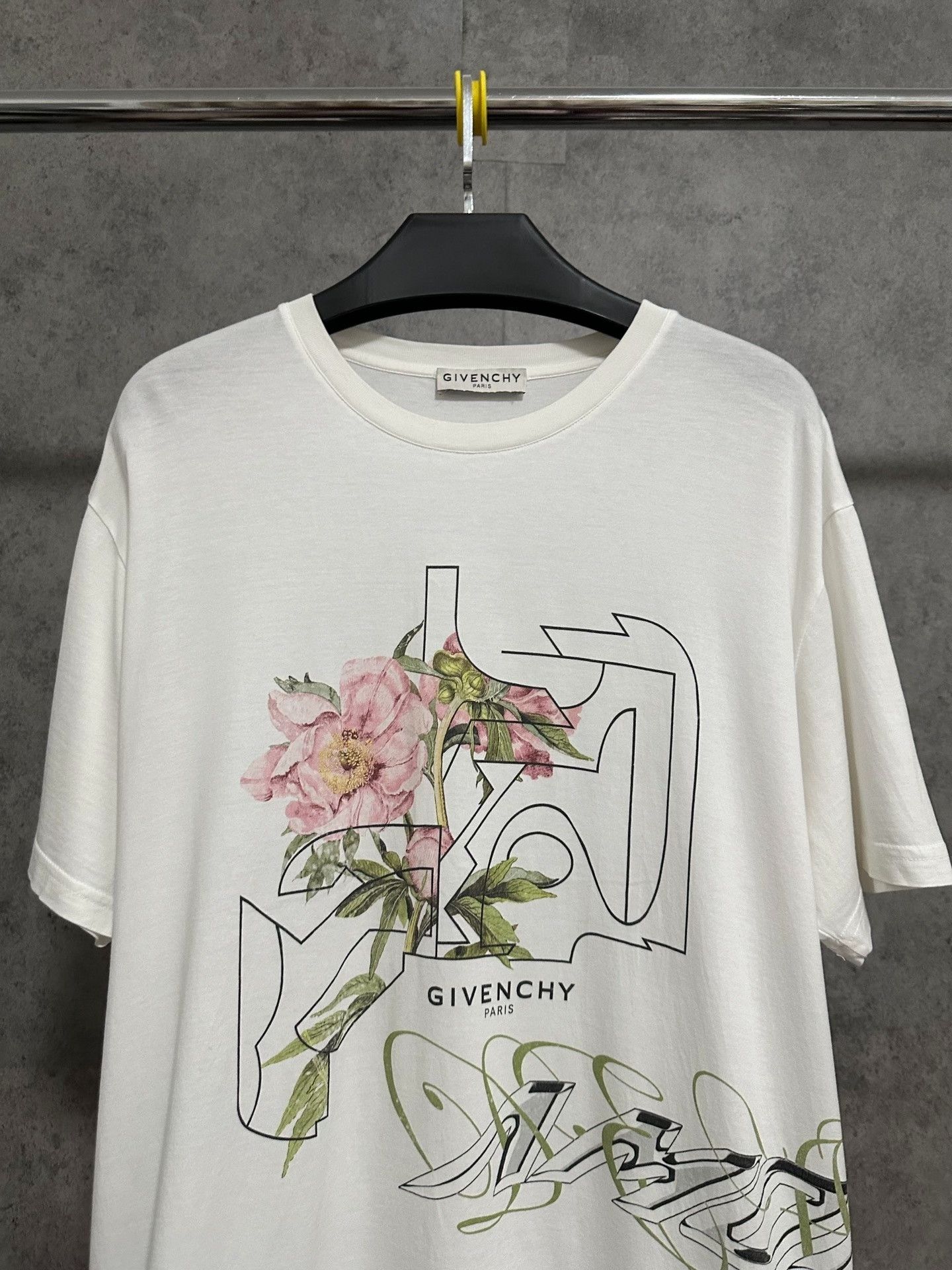 Givenchy Givenchy Floral Print Logo Short Sleeve T-shirt Size US M / EU 48-50 / 2 - 2 Thumbnail