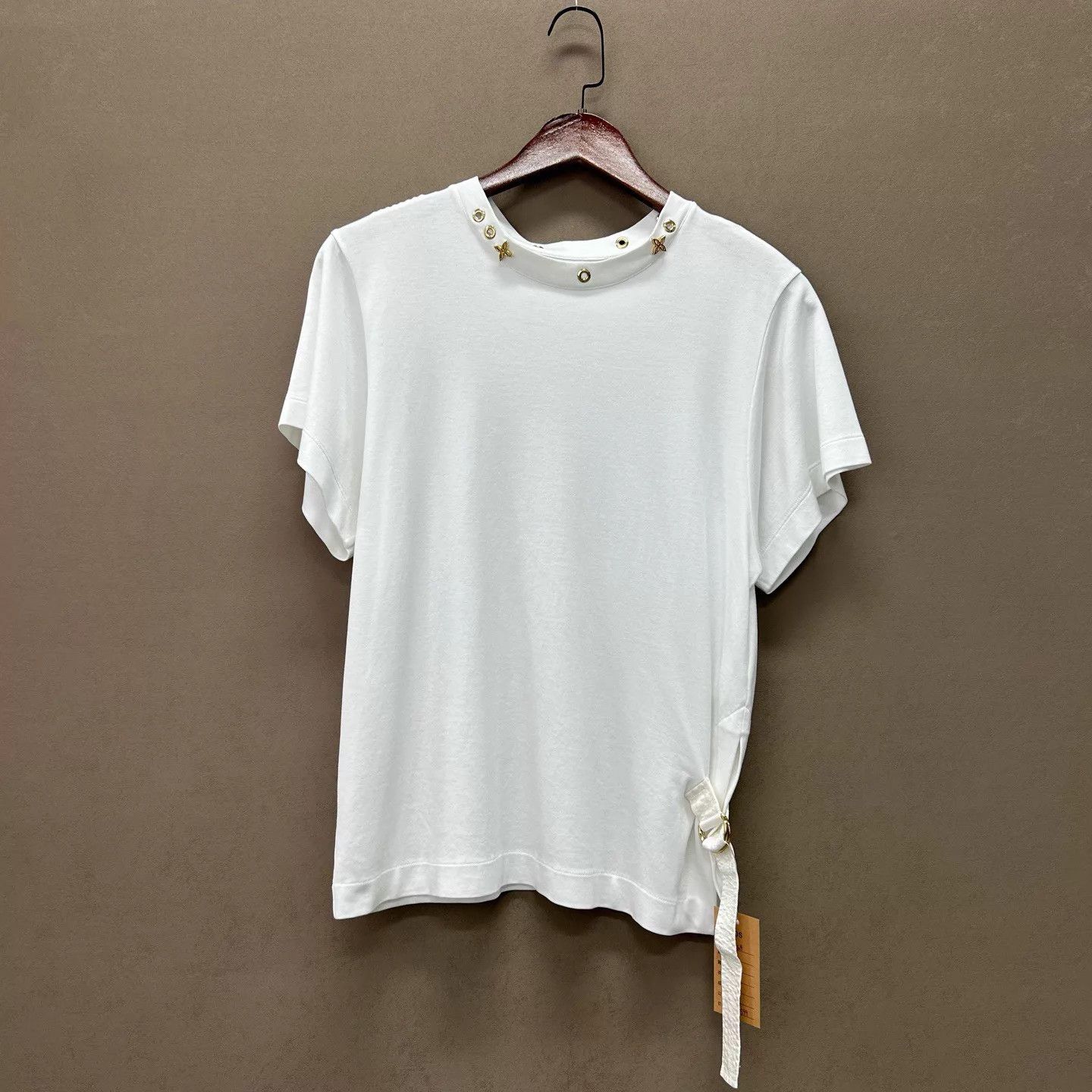 Louis Vuitton LV 4 - Leaf Clover Metal Logo Tee M 98 - new YS000599 Size M / US 6-8 / IT 42-44 - 3 Thumbnail