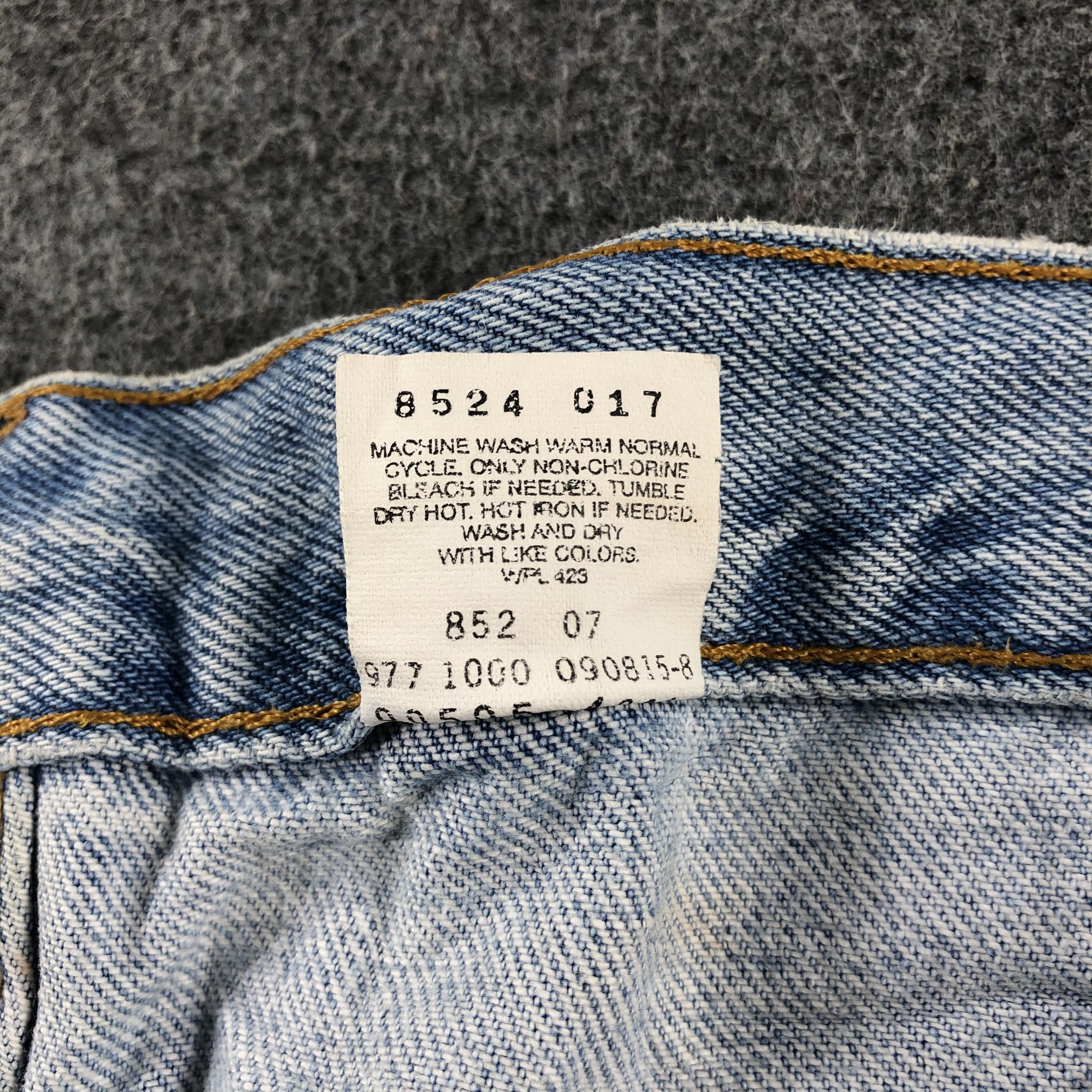 Levi's Vintage 90s Light Wash Levis 505 Jeans-J2606 Size US 32 / EU 48 - 15 Thumbnail