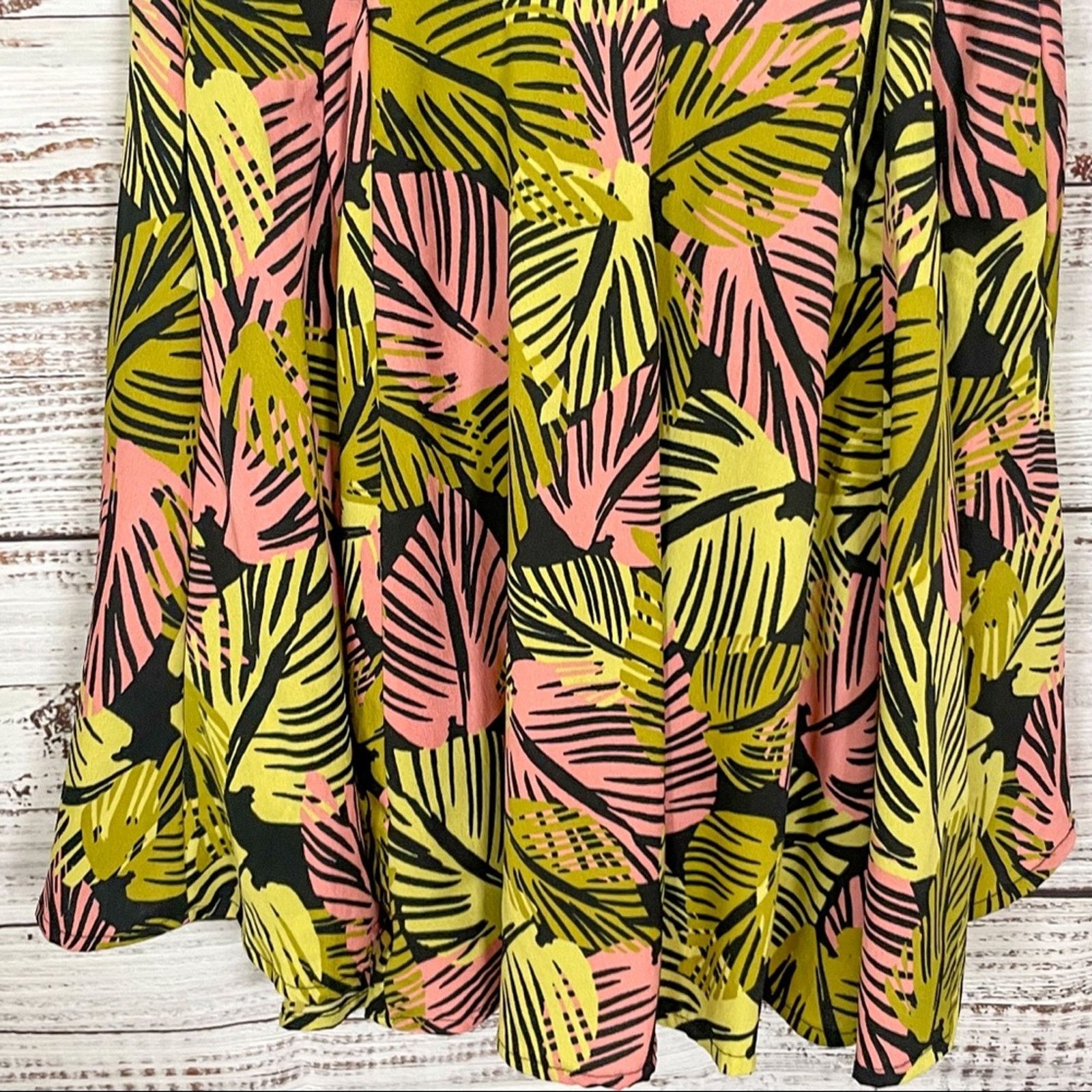 Bar III Junior Macy's Bar III Tropical Floral Skater Dress EUC Small Size US S / EU 44-46 / 1 - 5 Thumbnail