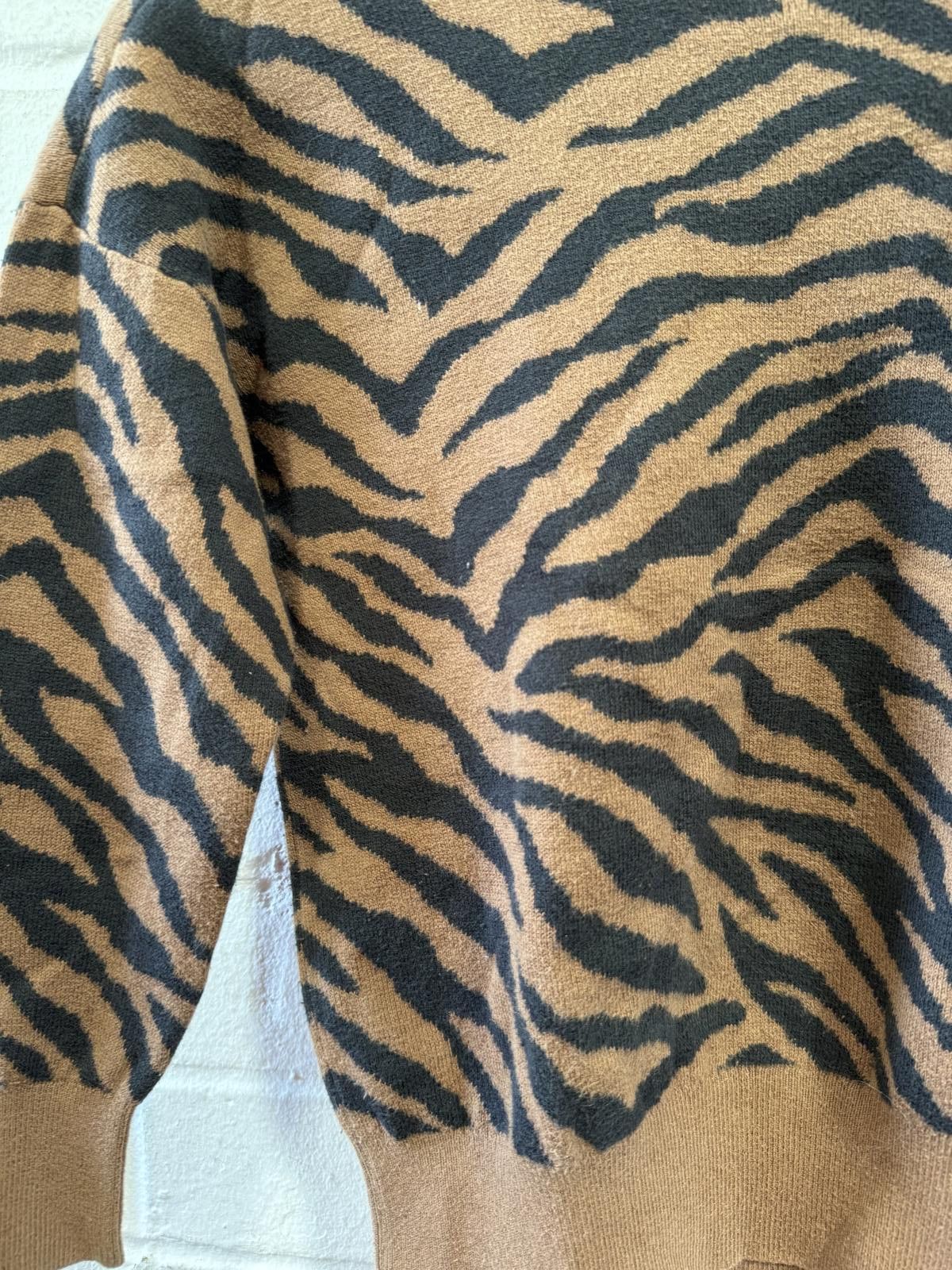 Designer GAP Kids Tiger Stripe Sweater Size Small (6-7) Size US S / EU 44-46 / 1 - 2 Thumbnail