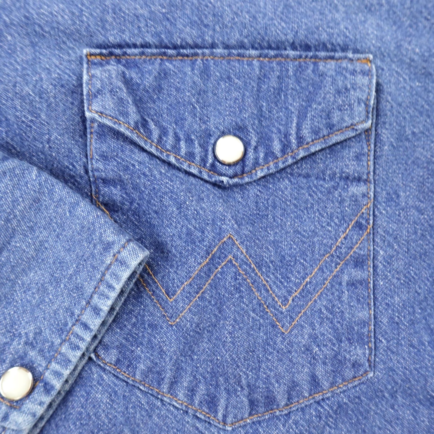 Wrangler VINTAGE Wrangler Shirt Mens 16.5 Blue Denim Pearl Snap Sanforized Western Cowboy USA ShirtMensDenimBluePearlSnapSanforizedVintageWrangler Size US XL / EU 56 / 4 - 4 Thumbnail