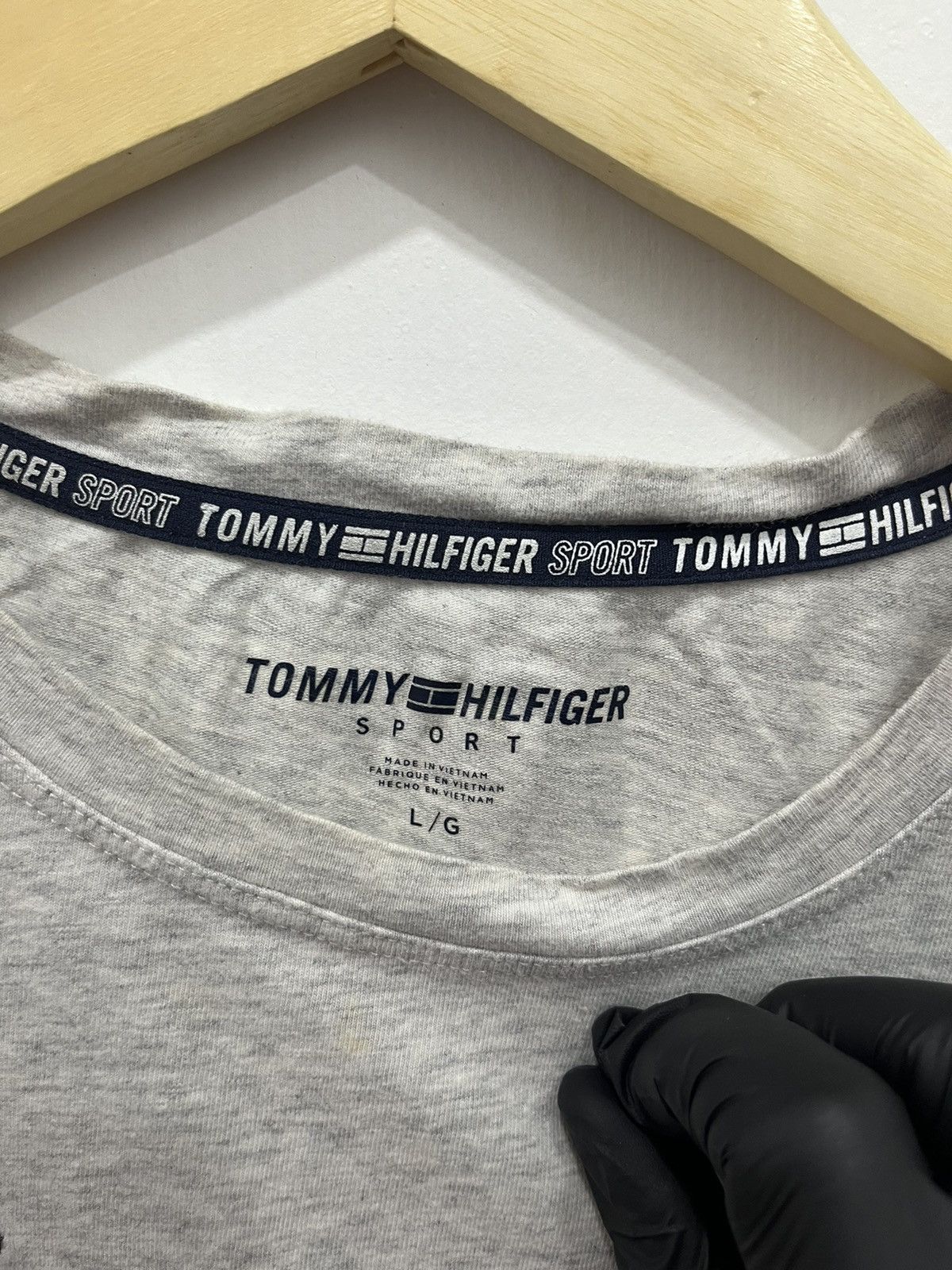Tommy Hilfiger Flag Badge Relaxed Tommy Hilfiger Big Logo Y2K Vtg Tees Size US L / EU 52-54 / 3 - 3 Thumbnail
