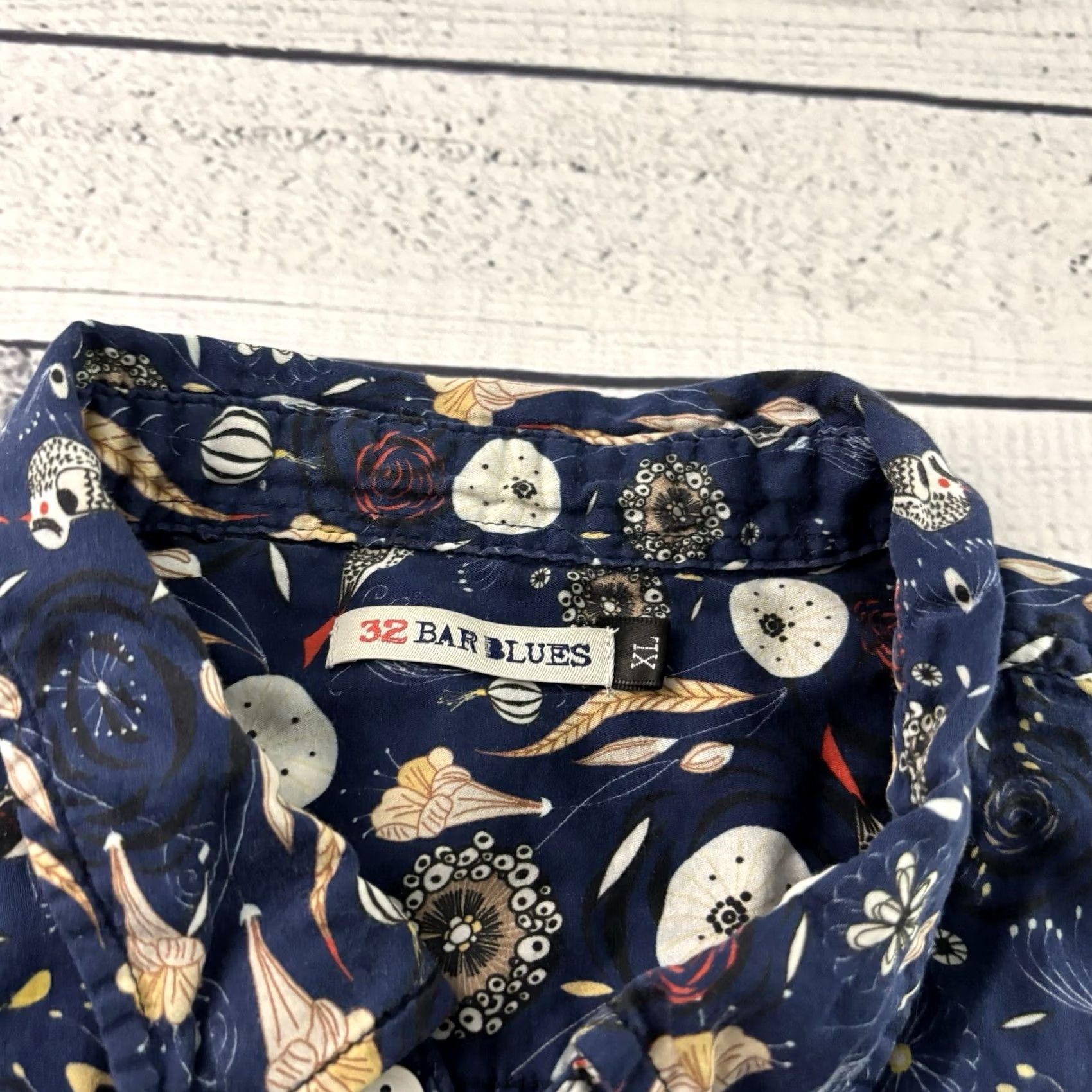 Vintage VINTAGE 32 Bar Blues Button-Up Shirt Mens XL Blue Hawaiian Short Sleeve SeaShell Button Front Size US XL / EU 56 / 4 - 2 Thumbnail