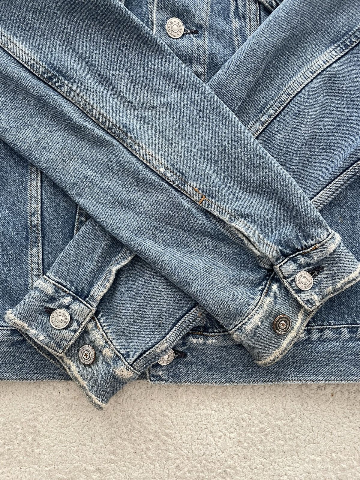 Acne Studios Acne Studios SS16 ‘Who Indigo Fray’ Distressed Denim Jacket Size US S / EU 44-46 / 1 - 2 Thumbnail