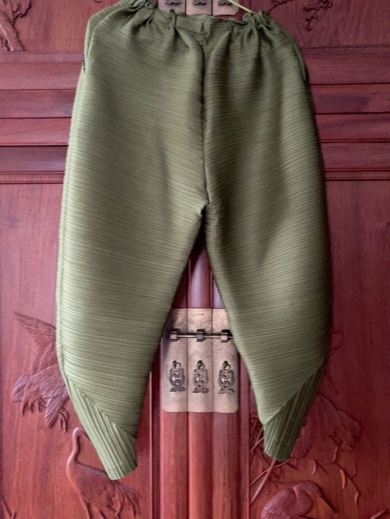 Issey Miyake Issey Miyake Green pleated pants Size 42" / US 20 - 3 Thumbnail