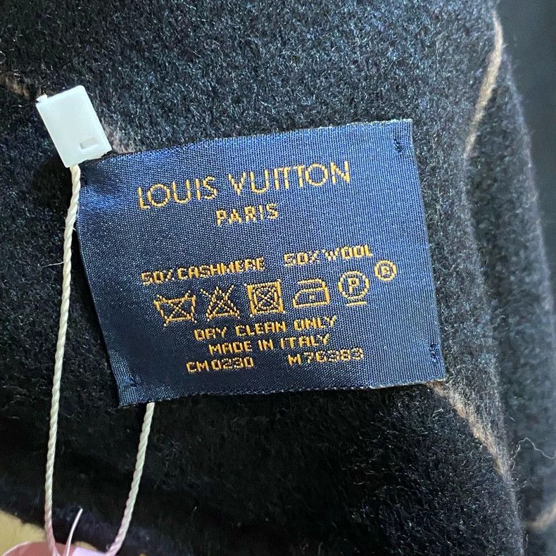 Louis Vuitton Louis Vuitton Black big logo full printed cashmere scarf Size ONE SIZE - 3 Thumbnail